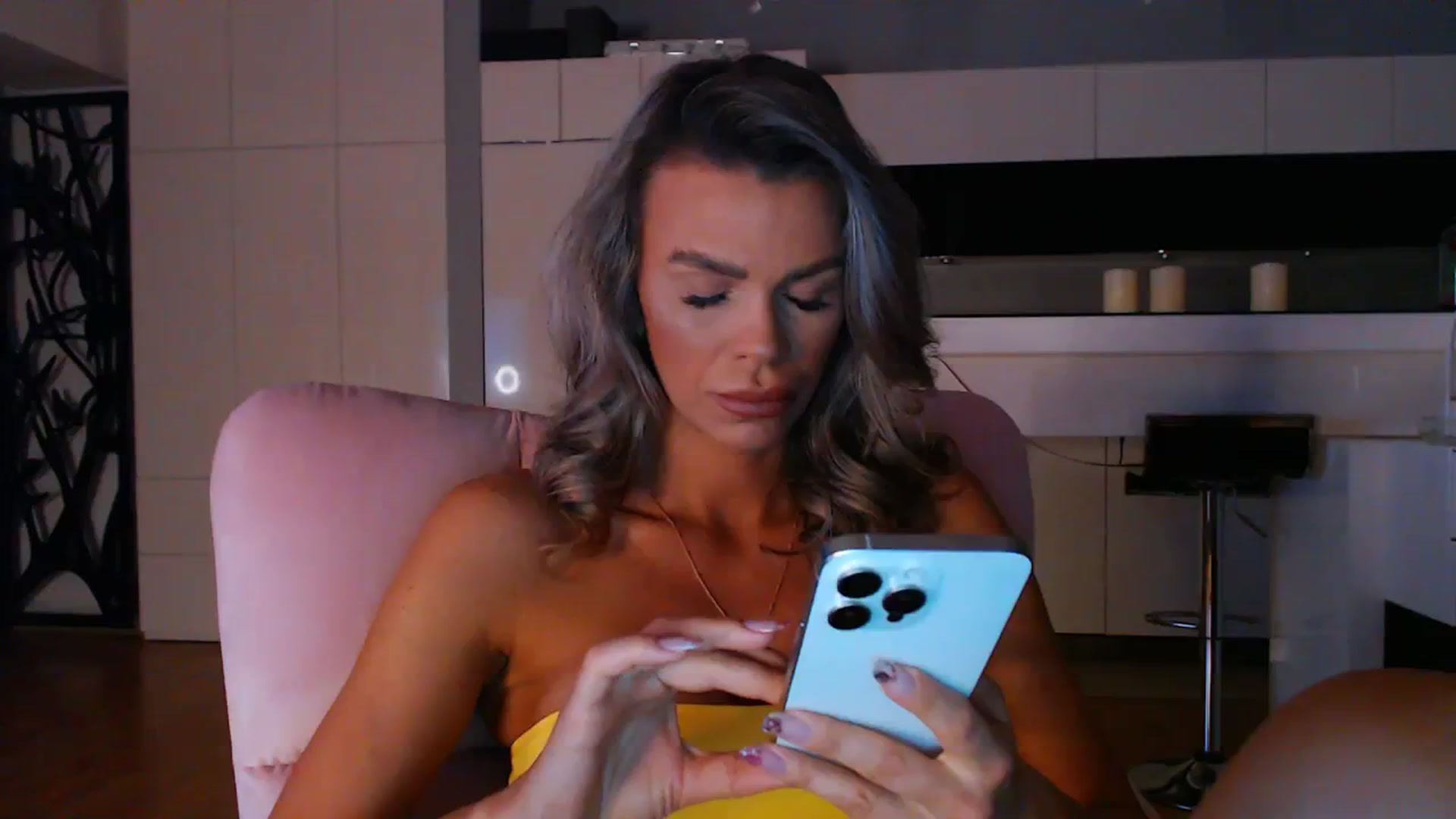 Gallery image thumbnail from D_y_y's myfreecams stream on, 04/08/2024, 03:18 image 3 of 20