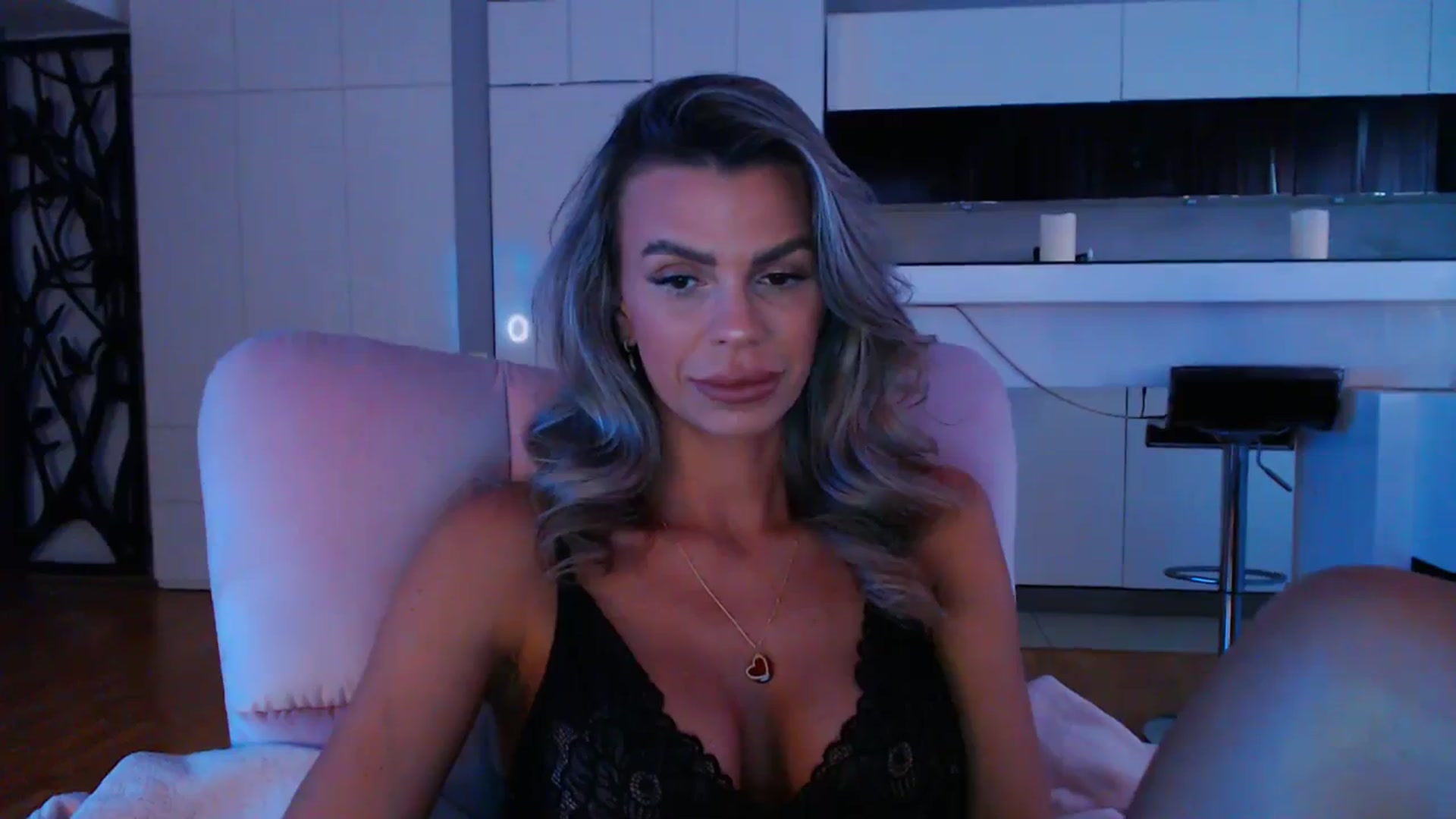 Gallery image thumbnail from D_y_y's myfreecams stream on, 04/08/2024, 18:17 image 3 of 20