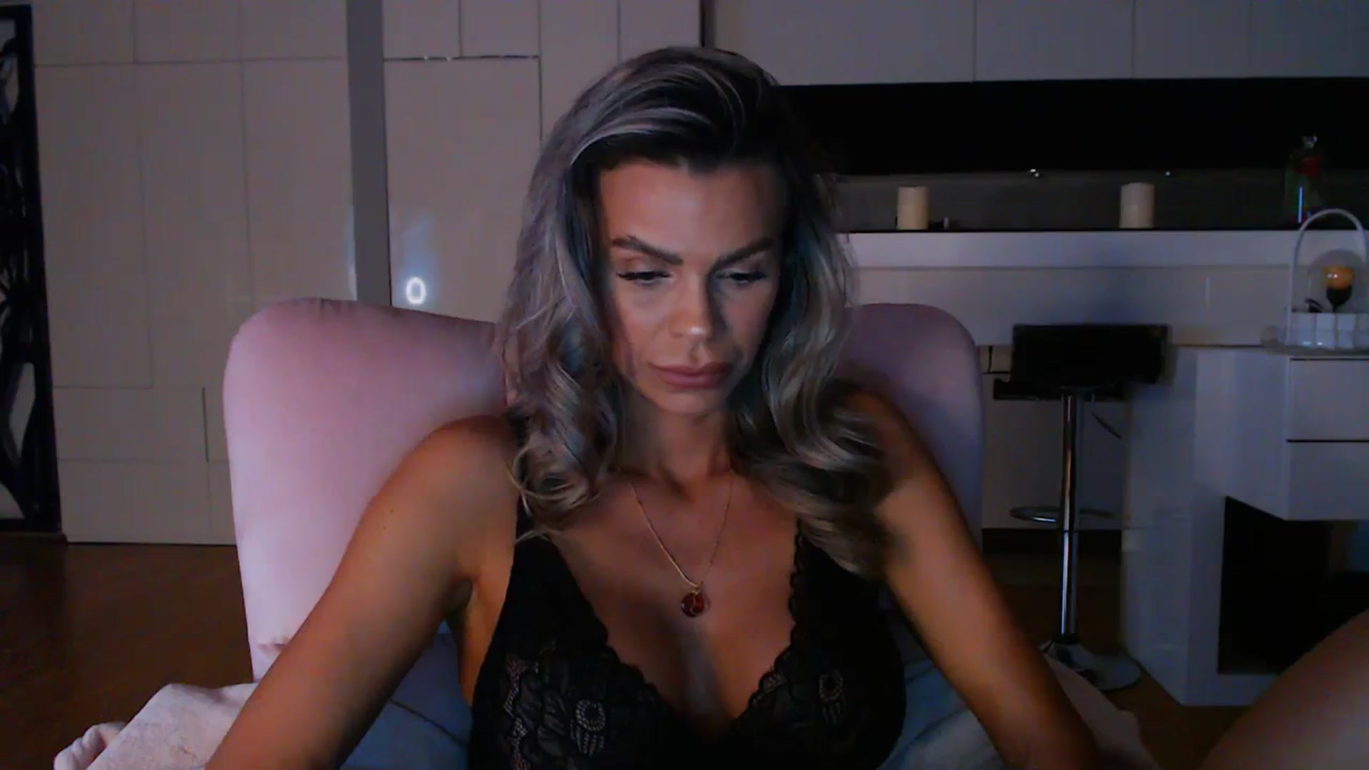 Gallery image thumbnail from D_y_y's myfreecams stream on, 04/08/2024, 18:17 image 12 of 20