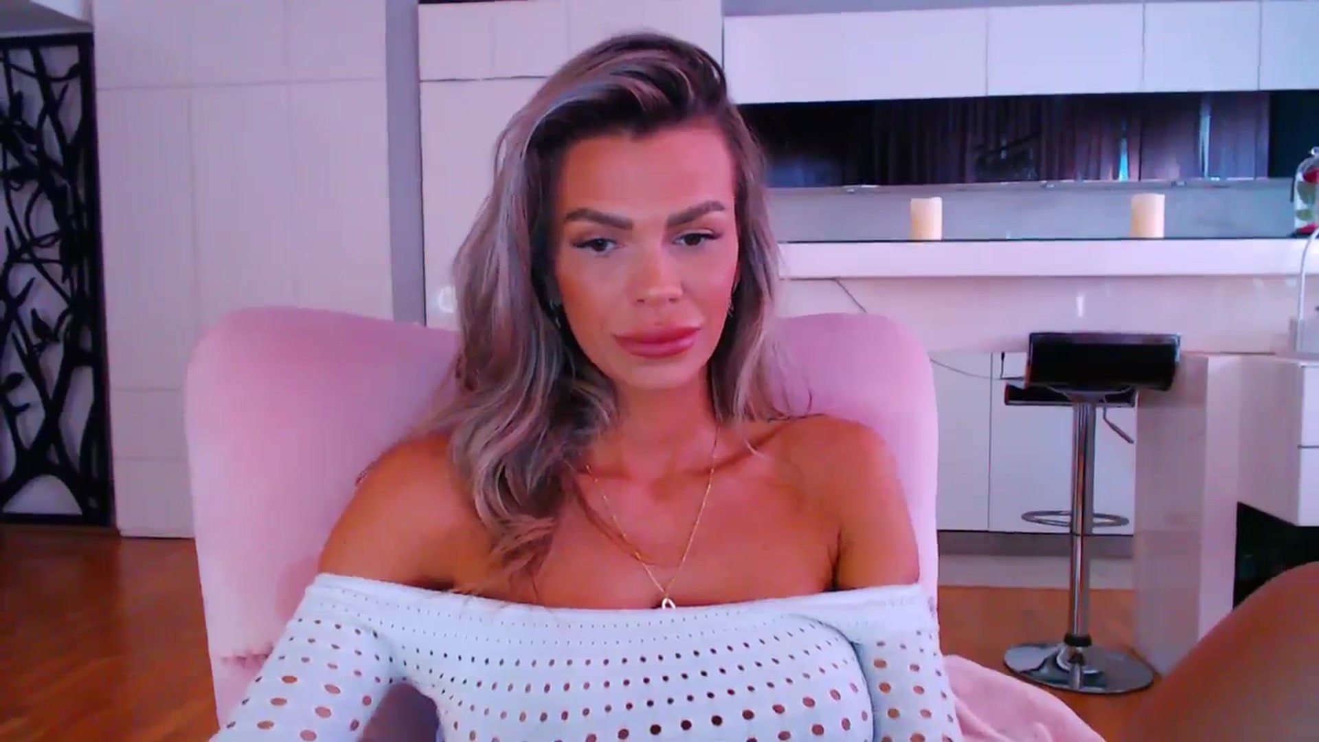 Gallery image thumbnail from D_y_y's myfreecams stream on, 04/10/2024, 05:09 image 10 of 20