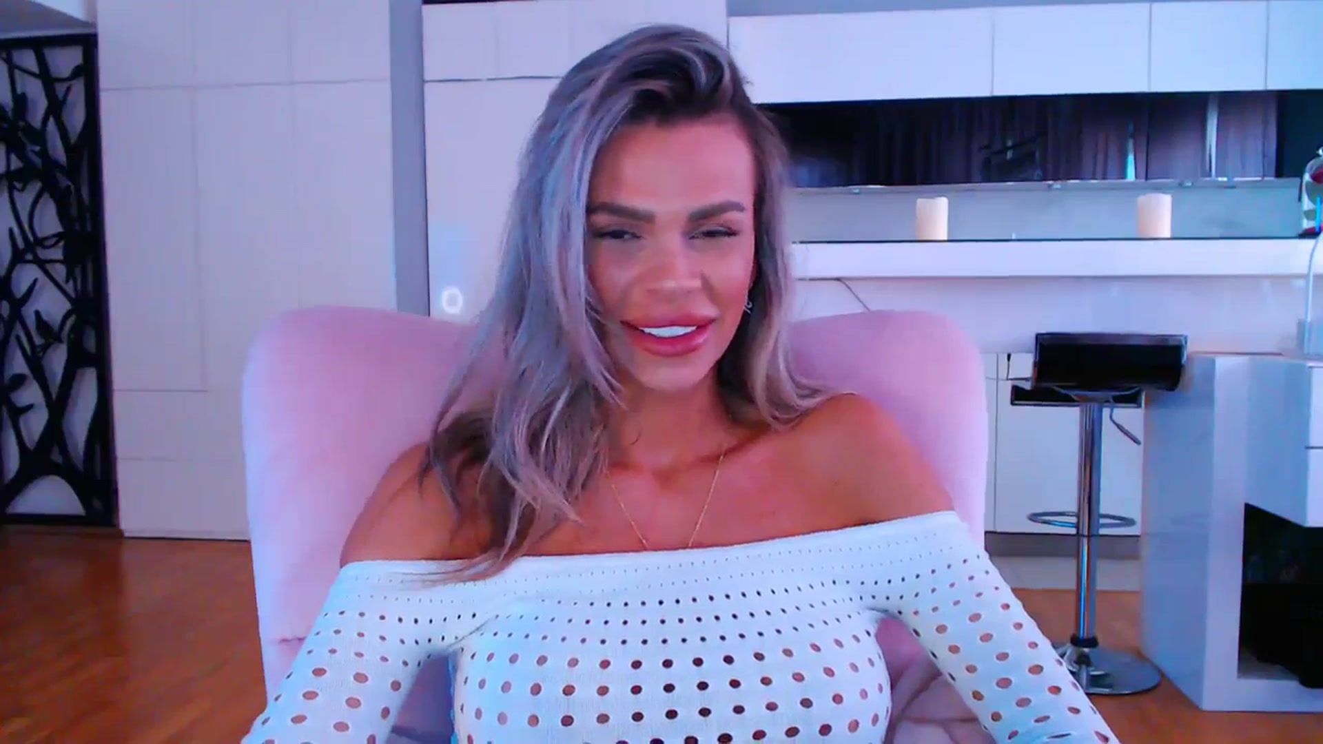 Gallery image thumbnail from D_y_y's myfreecams stream on, 04/10/2024, 05:09 image 18 of 20