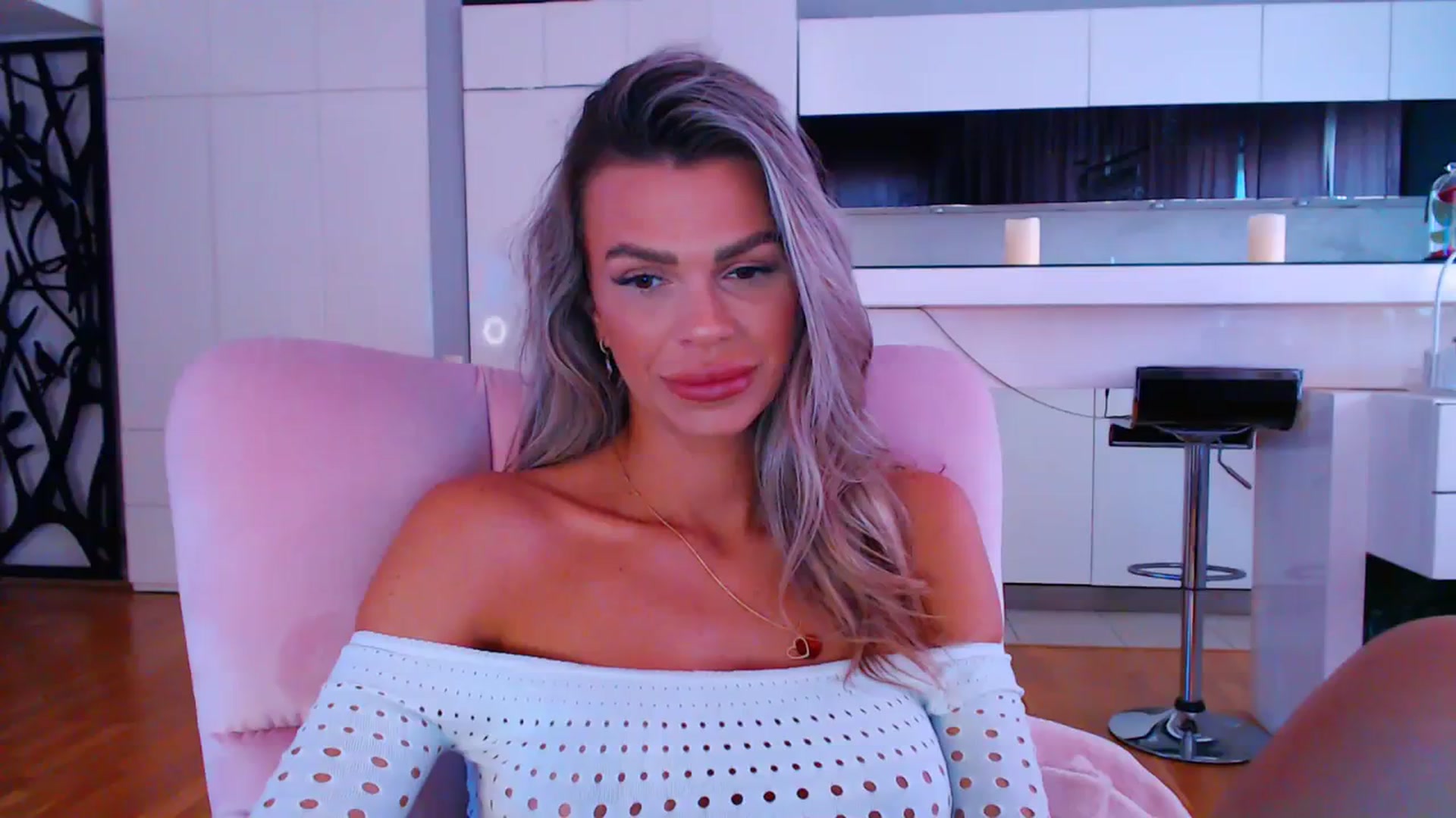 Gallery image thumbnail from D_y_y's myfreecams stream on, 04/10/2024, 05:09 image 15 of 20