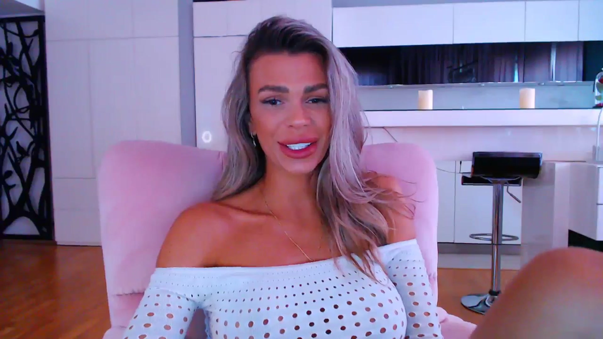 Gallery image thumbnail from D_y_y's myfreecams stream on, 04/10/2024, 05:09 image 19 of 20