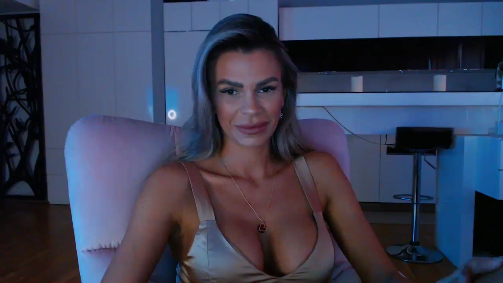 Gallery image thumbnail from D_y_y's myfreecams stream on, 04/10/2024, 17:03 image 10 of 20