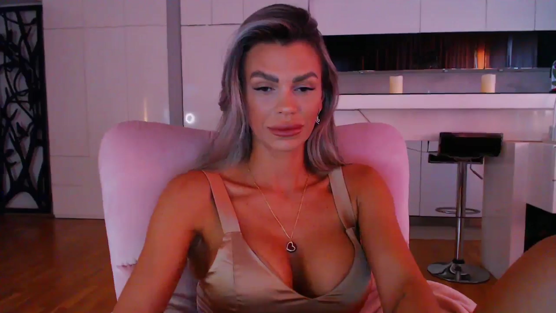 Gallery image thumbnail from D_y_y's myfreecams stream on, 04/10/2024, 17:03 image 2 of 20