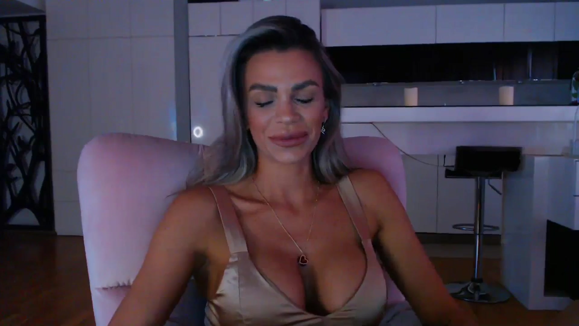 Gallery image thumbnail from D_y_y's myfreecams stream on, 04/10/2024, 17:03 image 9 of 20