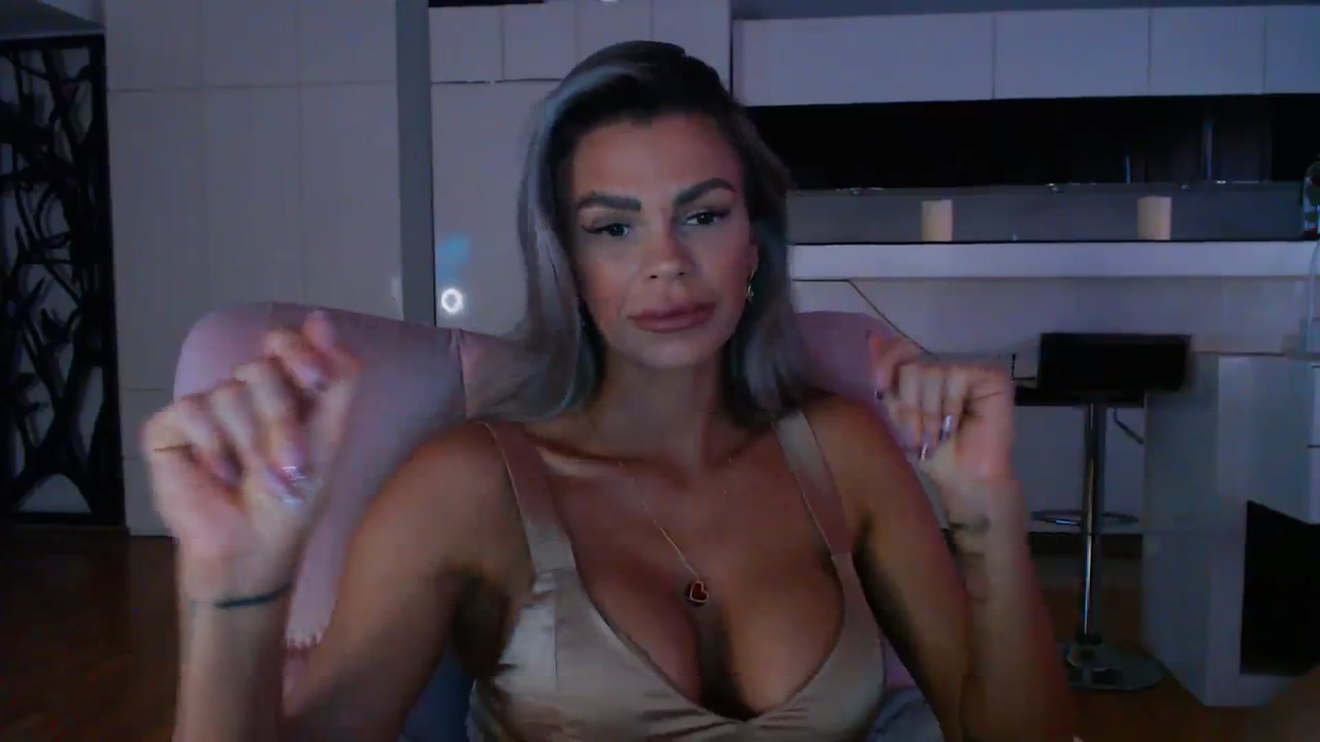 Gallery image thumbnail from D_y_y's myfreecams stream on, 04/10/2024, 17:03 image 11 of 20