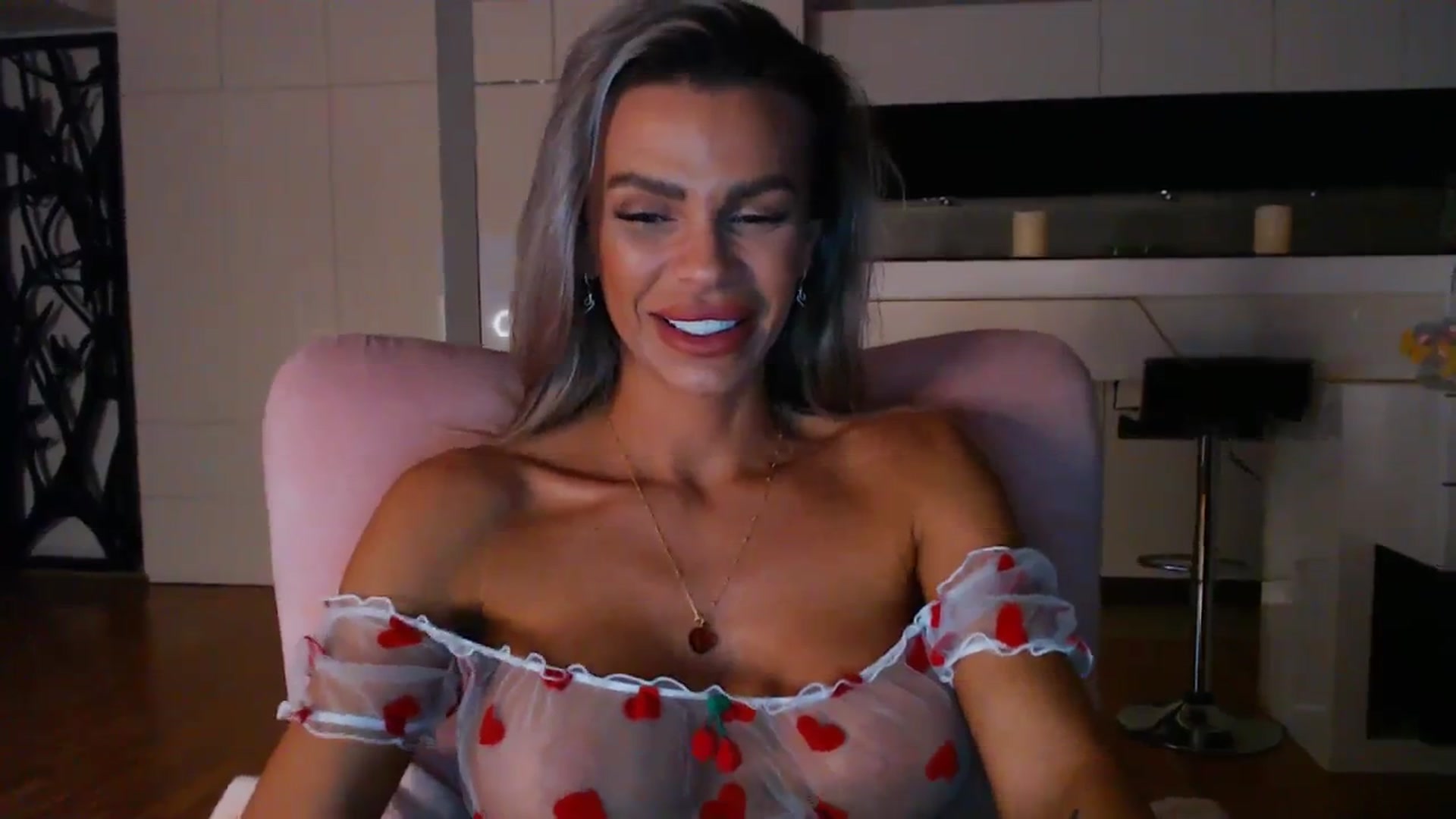 Gallery image thumbnail from D_y_y's myfreecams stream on, 04/11/2024, 17:53 image 12 of 20