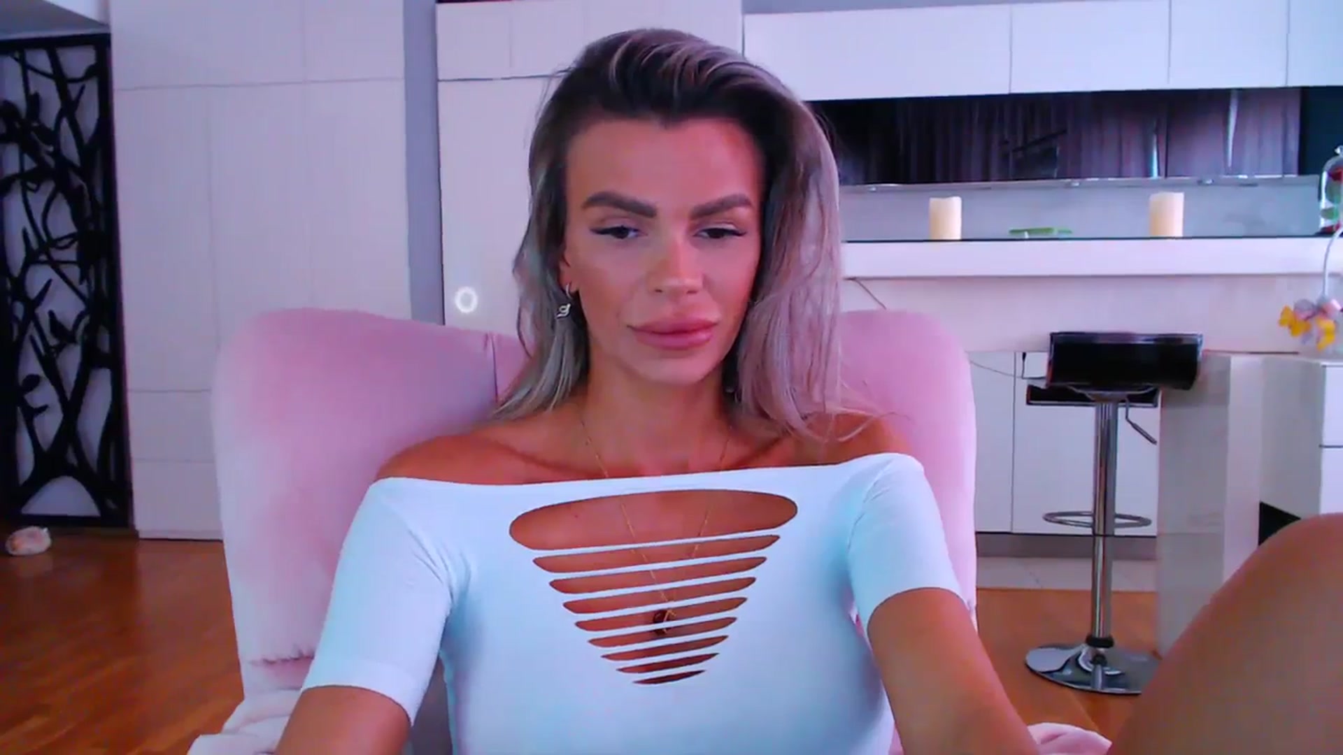 Gallery image thumbnail from D_y_y's myfreecams stream on, 04/12/2024, 05:32 image 20 of 20