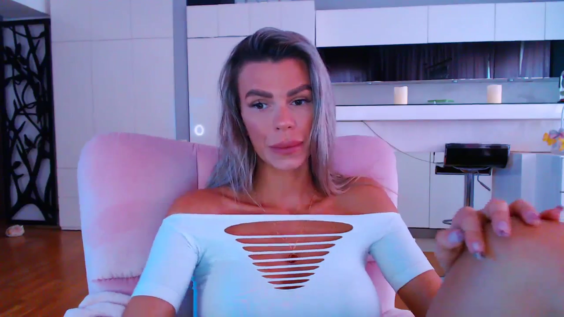 Gallery image thumbnail from D_y_y's myfreecams stream on, 04/12/2024, 05:32 image 14 of 20