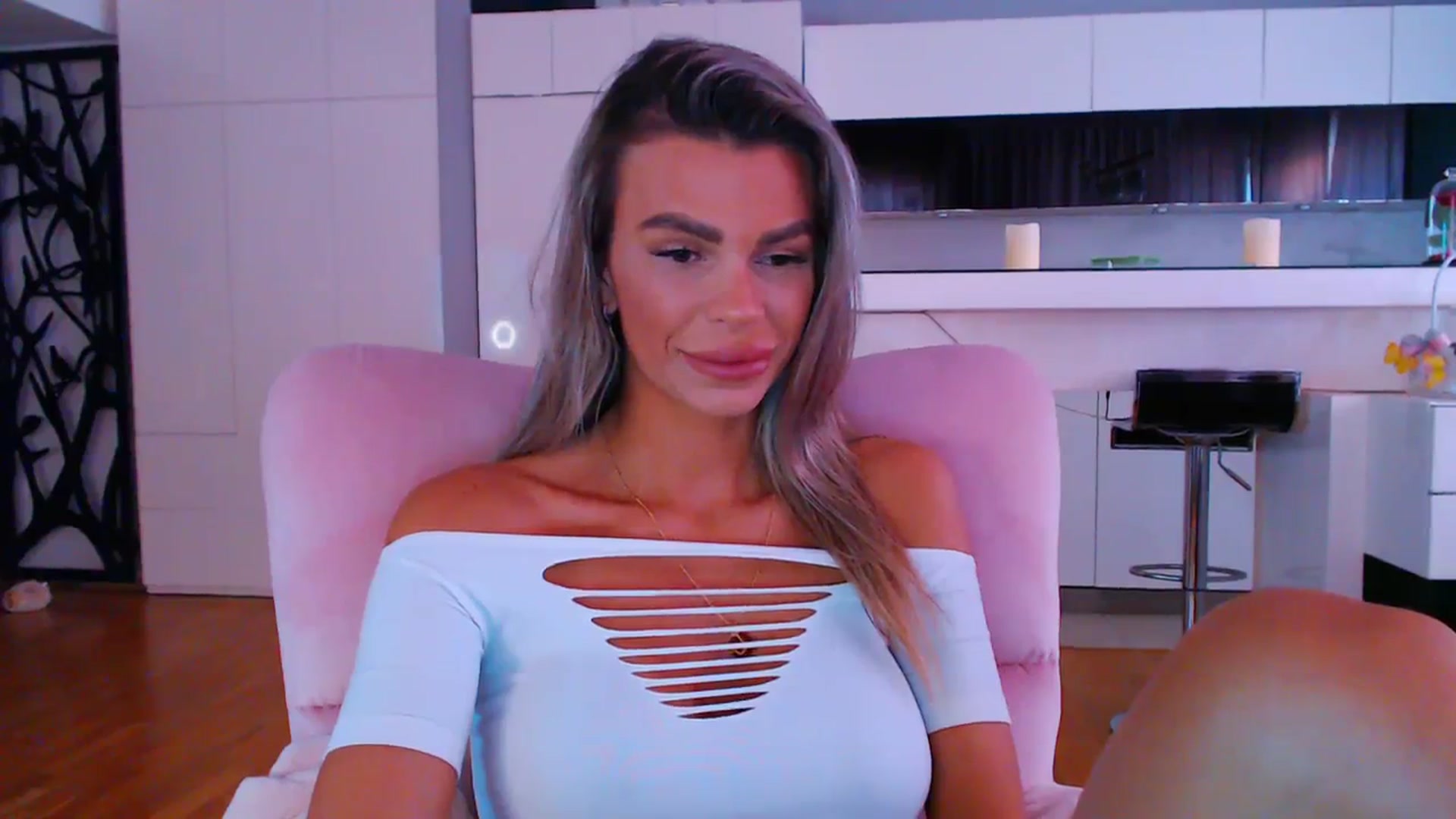 Gallery image thumbnail from D_y_y's myfreecams stream on, 04/12/2024, 05:32 image 9 of 20