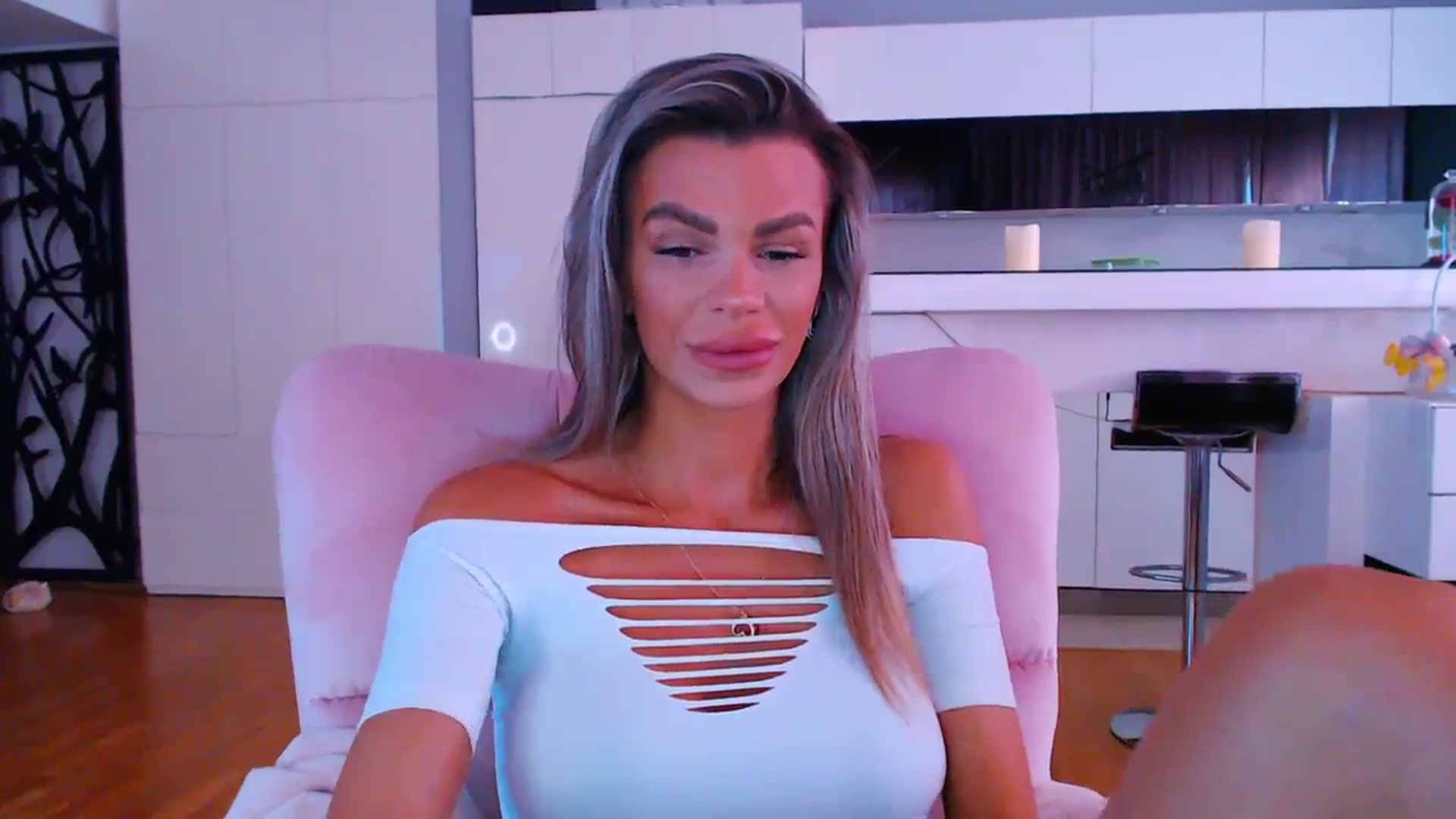 Gallery image thumbnail from D_y_y's myfreecams stream on, 04/12/2024, 05:32 image 10 of 20