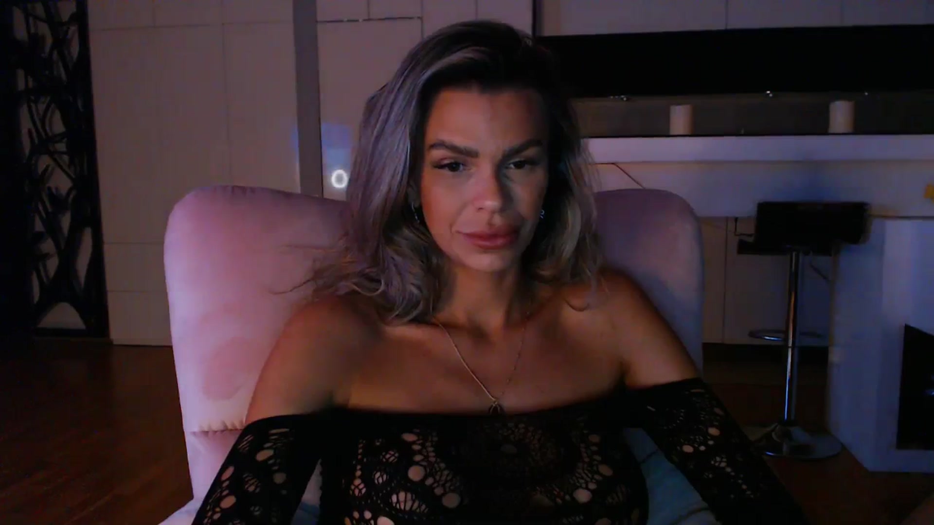 Gallery image thumbnail from D_y_y's myfreecams stream on, 04/15/2024, 18:08 image 14 of 20