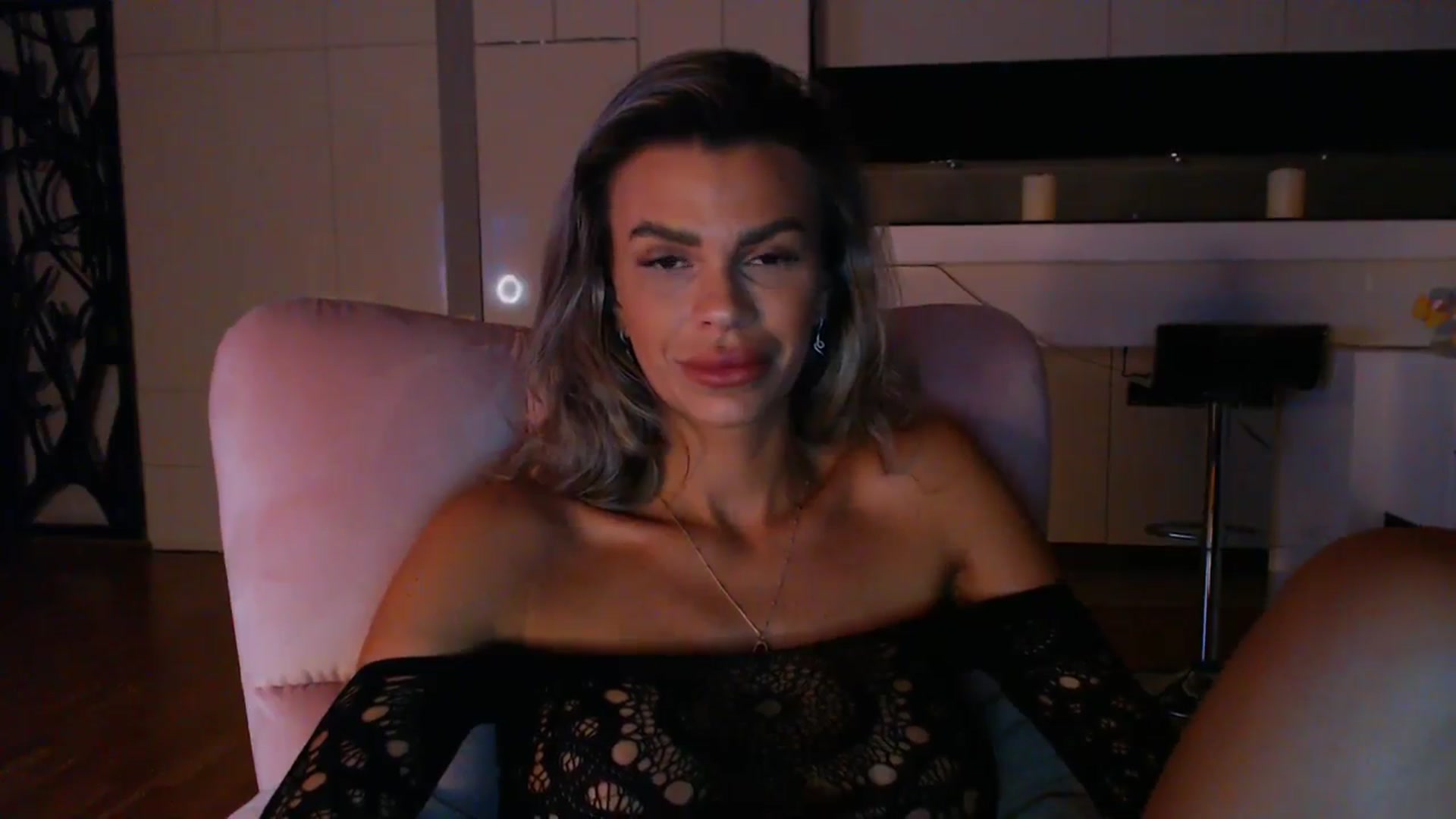 Gallery image thumbnail from D_y_y's myfreecams stream on, 04/15/2024, 18:08 image 4 of 20