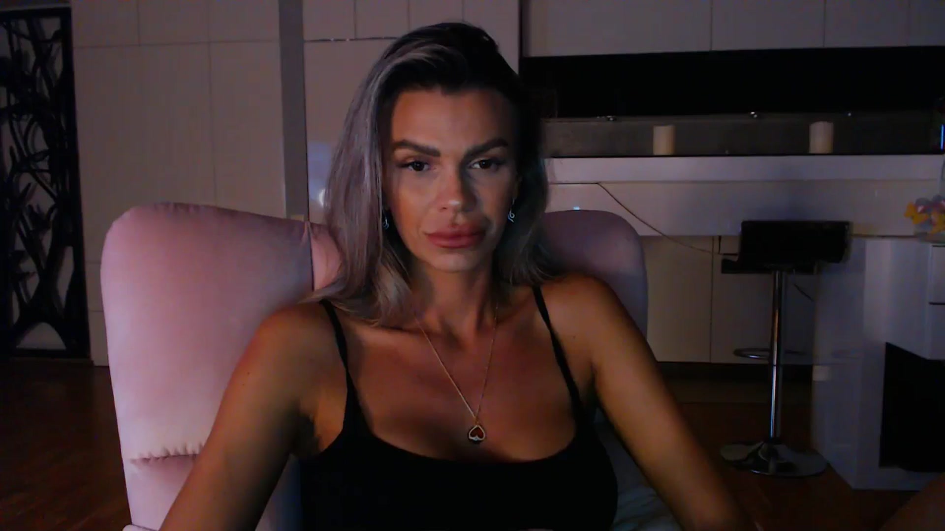 Gallery image thumbnail from D_y_y's myfreecams stream on, 04/17/2024, 18:29 image 13 of 20