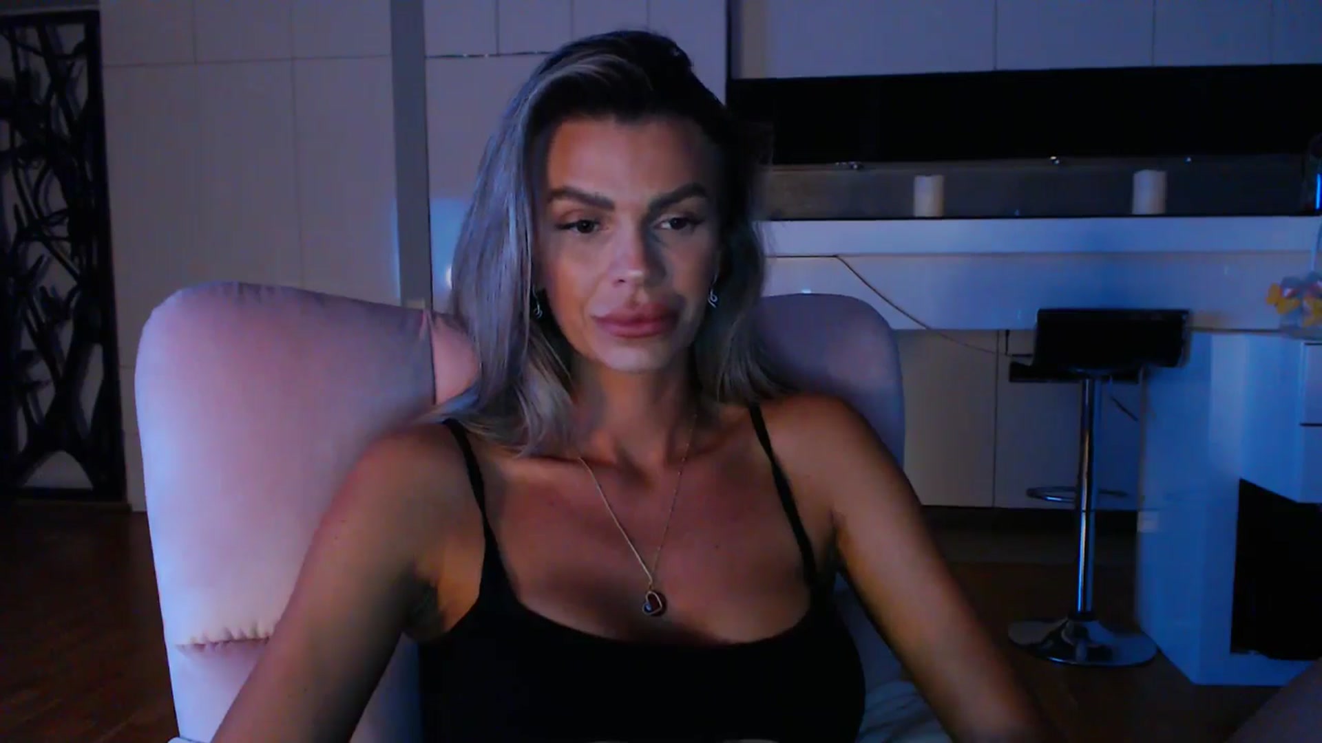 Gallery image thumbnail from D_y_y's myfreecams stream on, 04/17/2024, 18:29 image 11 of 20