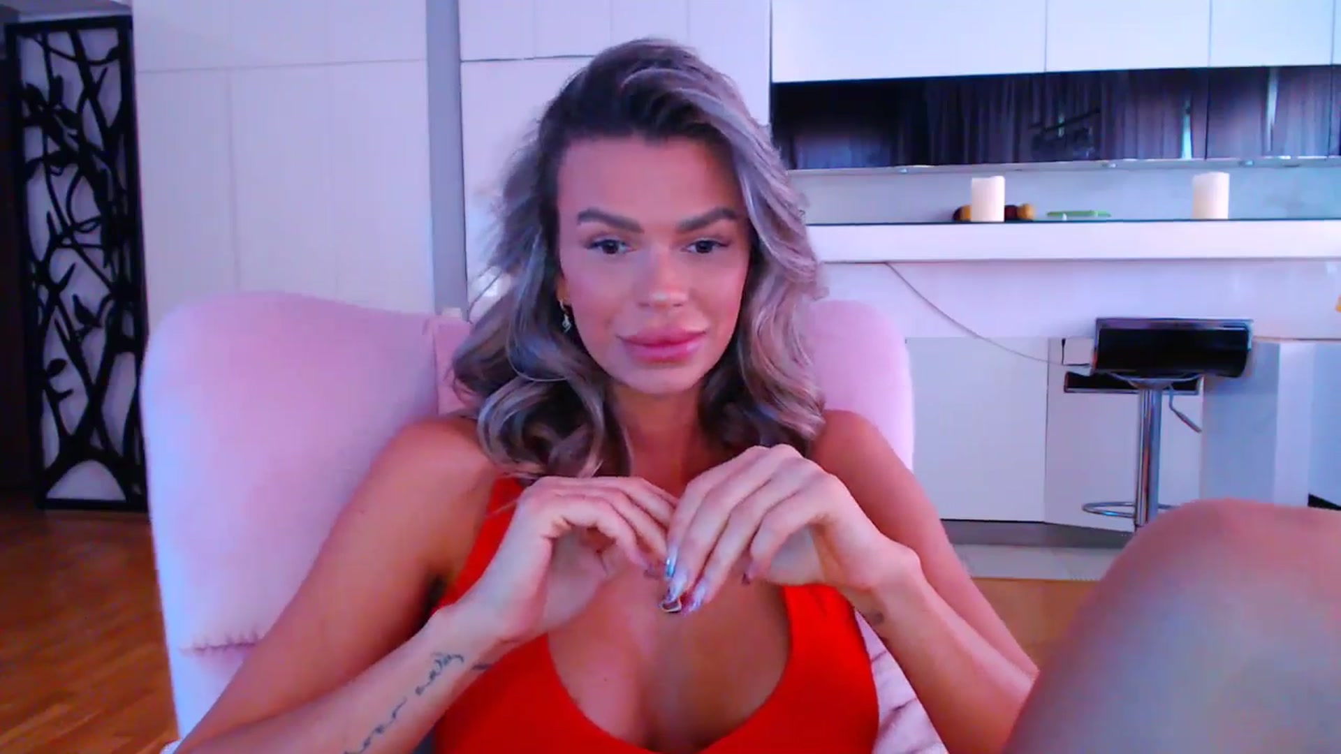 Gallery image thumbnail from D_y_y's myfreecams stream on, 04/19/2024, 05:28 image 7 of 20