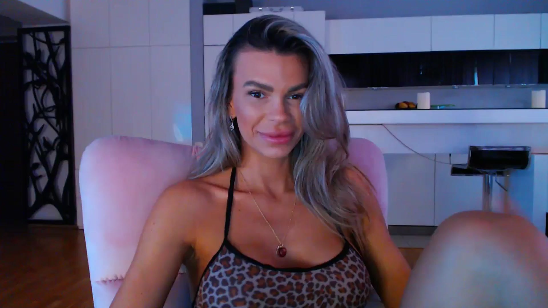 Gallery image thumbnail from D_y_y's myfreecams stream on, 04/20/2024, 05:22 image 5 of 20