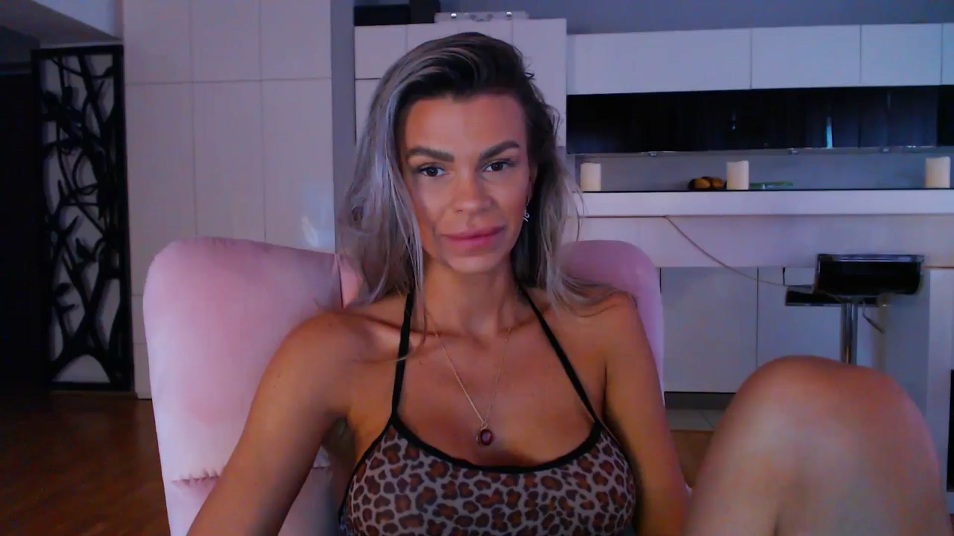 Gallery image thumbnail from D_y_y's myfreecams stream on, 04/20/2024, 05:22 image 4 of 20