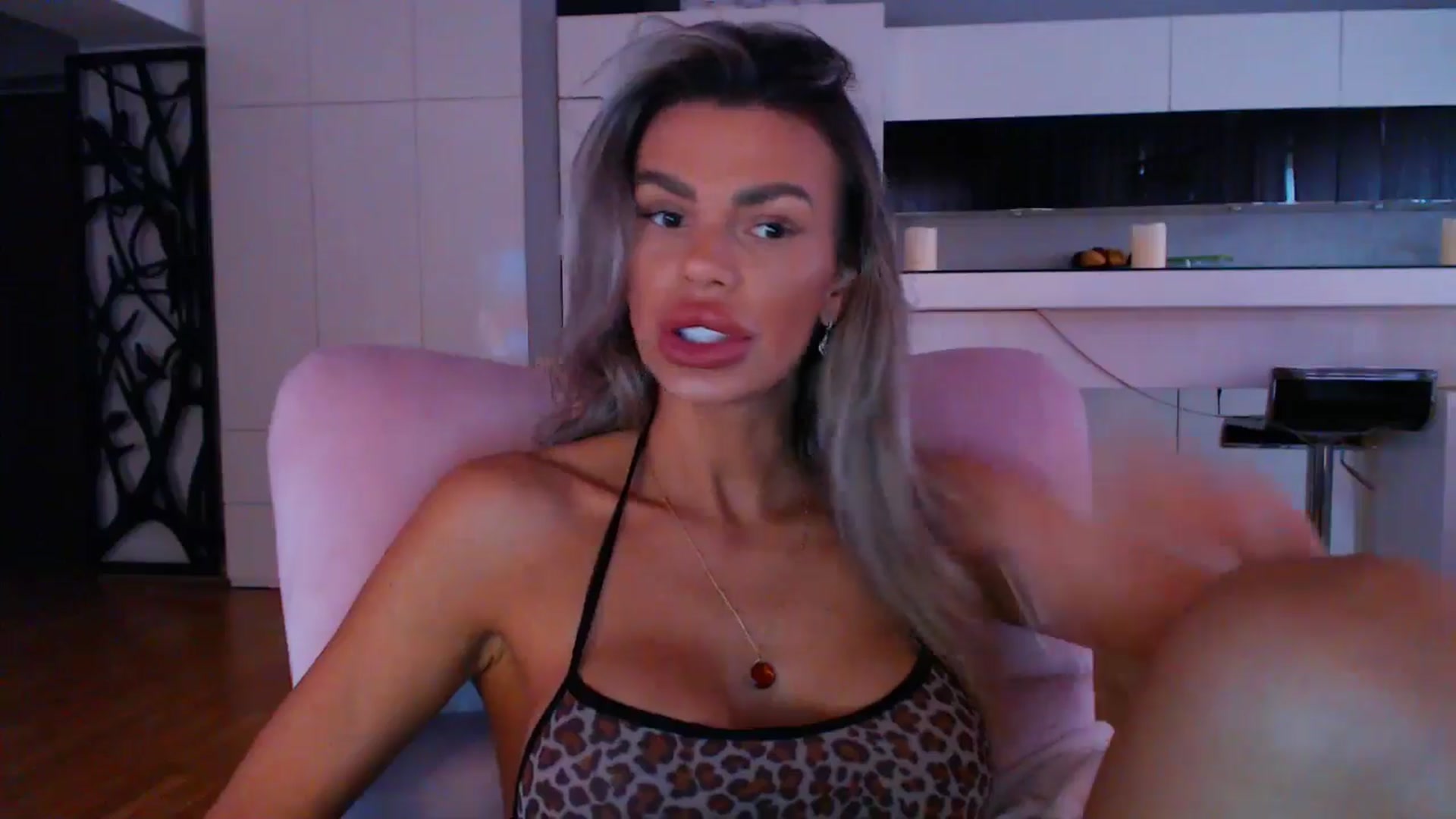 Gallery image thumbnail from D_y_y's myfreecams stream on, 04/20/2024, 05:22 image 19 of 20