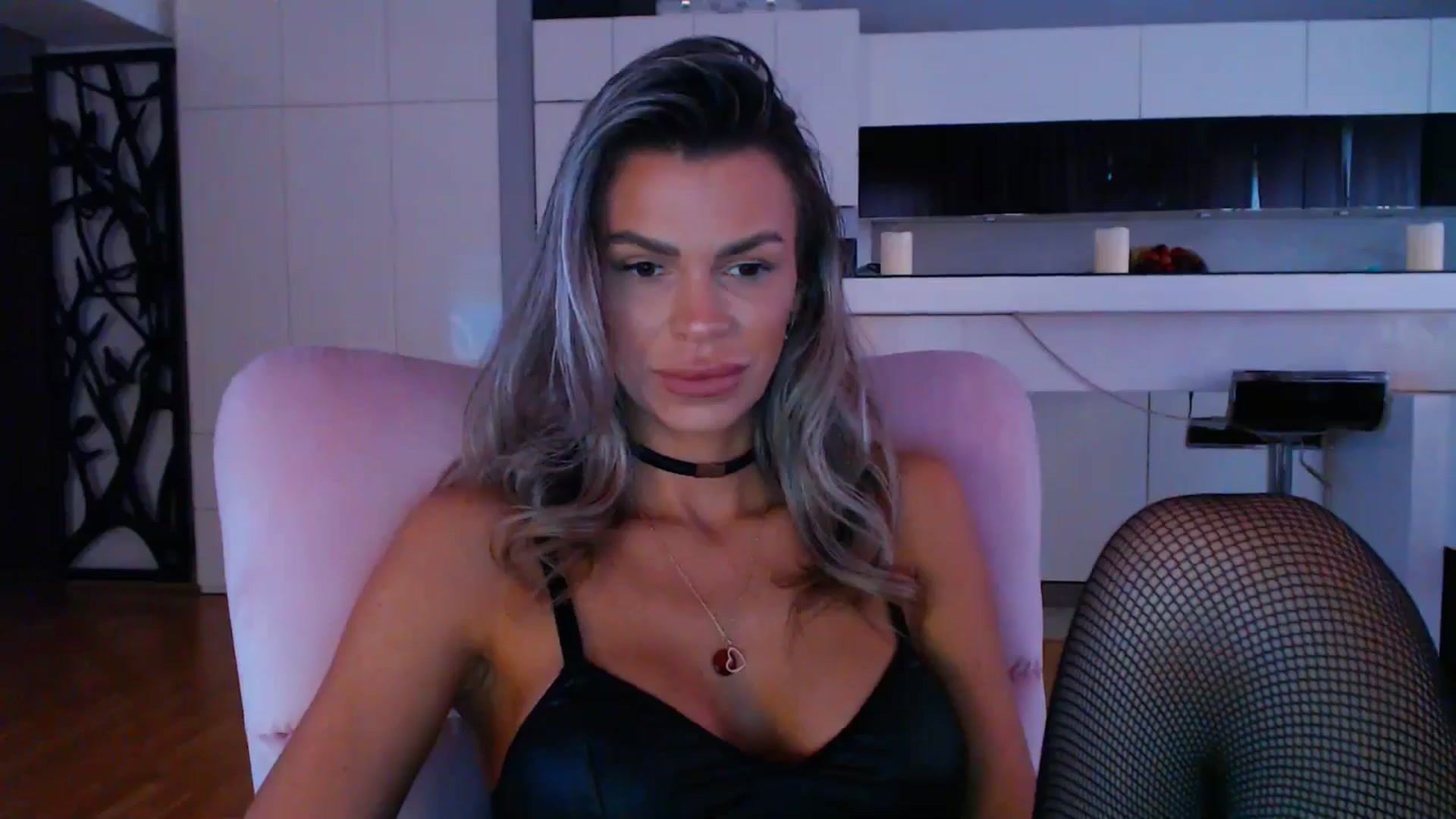 Gallery image thumbnail from D_y_y's myfreecams stream on, 04/25/2024, 05:40 image 16 of 20
