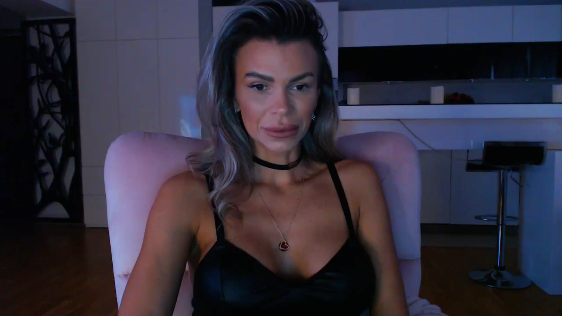 Gallery image thumbnail from D_y_y's myfreecams stream on, 04/25/2024, 05:40 image 5 of 20