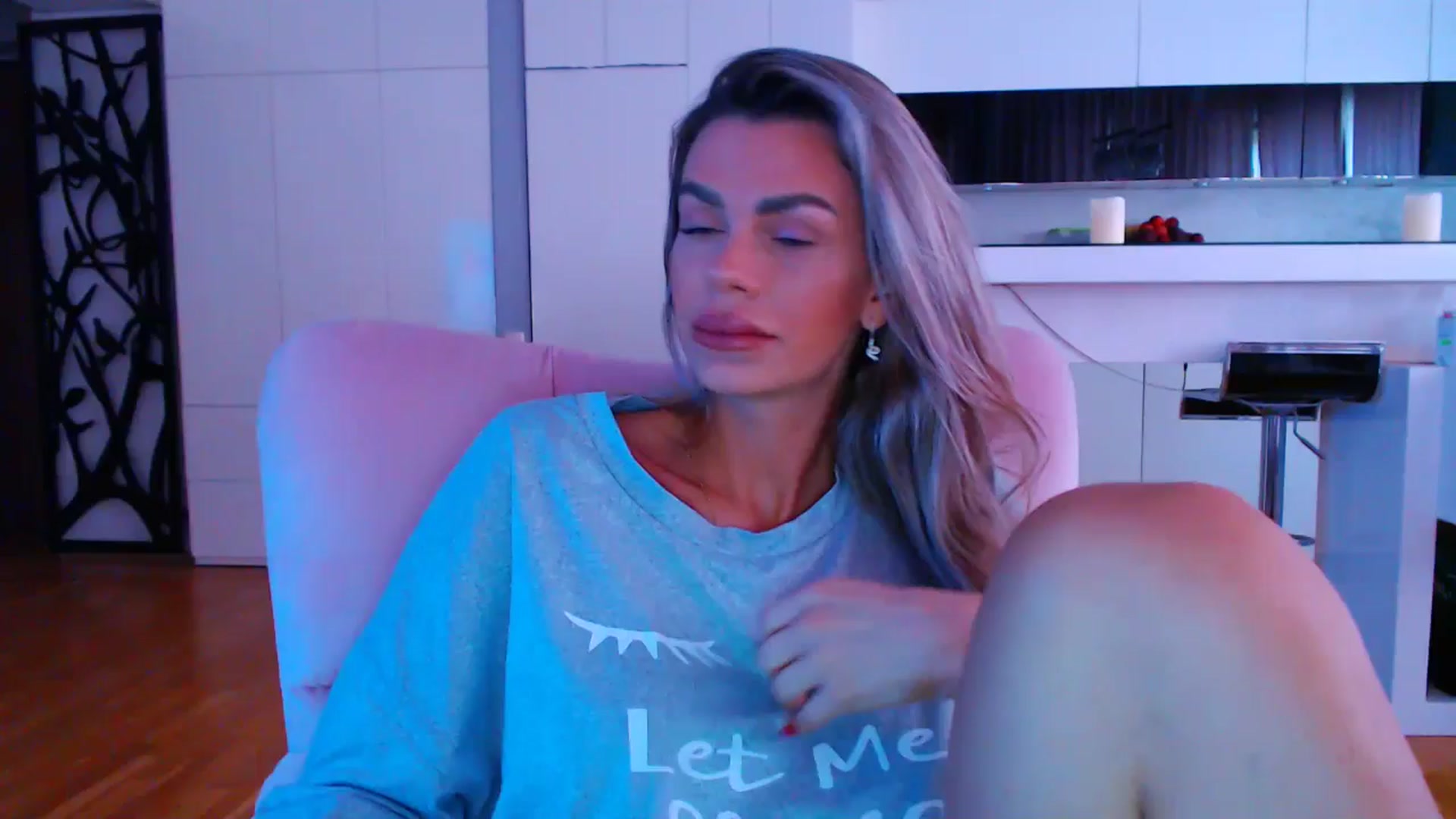 Gallery image thumbnail from D_y_y's myfreecams stream on, 04/26/2024, 05:19 image 8 of 20