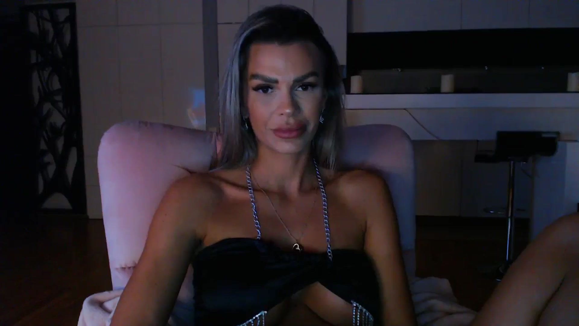 Gallery image thumbnail from D_y_y's myfreecams stream on, 05/02/2024, 19:19 image 19 of 20