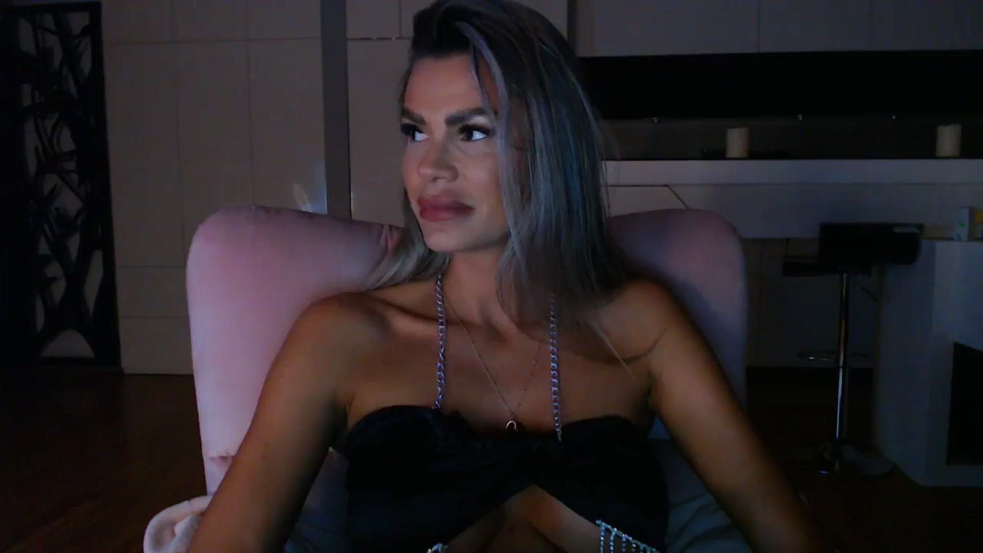 Gallery image thumbnail from D_y_y's myfreecams stream on, 05/02/2024, 19:19 image 13 of 20