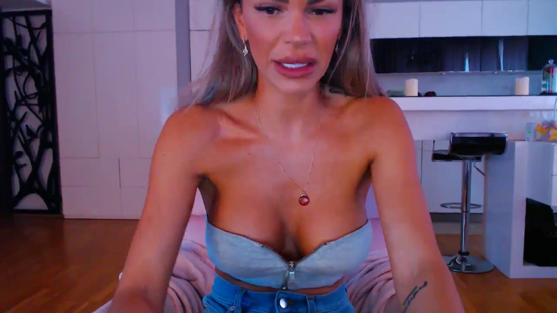 Gallery image thumbnail from D_y_y's myfreecams stream on, 05/04/2024, 04:23 image 3 of 20