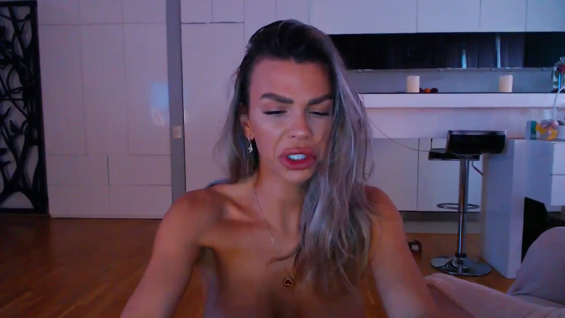 Gallery image thumbnail from D_y_y's myfreecams stream on, 05/18/2024, 05:31 image 10 of 20