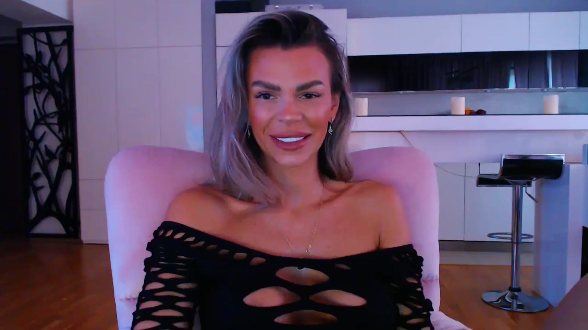 Gallery image thumbnail from D_y_y's myfreecams stream on, 05/19/2024, 04:55 image 18 of 20