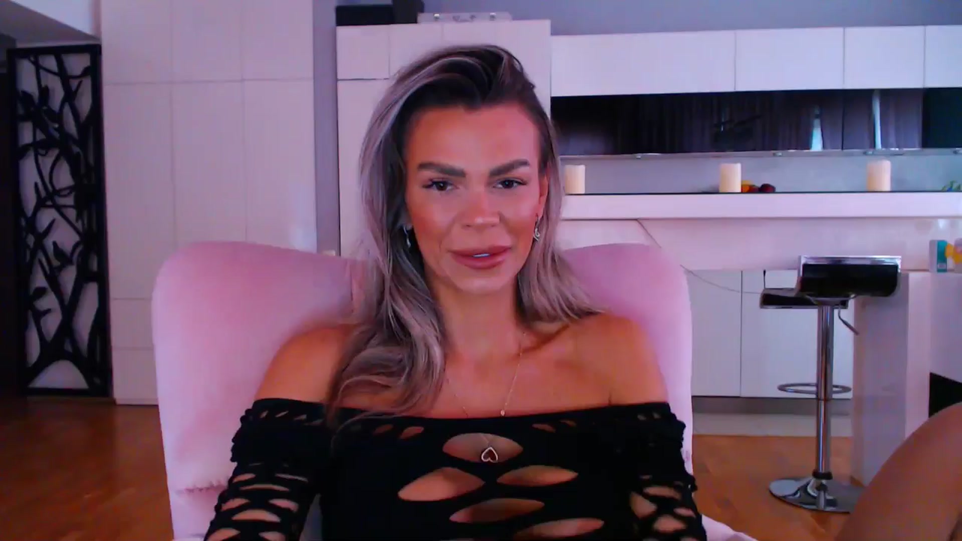 Gallery image thumbnail from D_y_y's myfreecams stream on, 05/19/2024, 04:55 image 15 of 20
