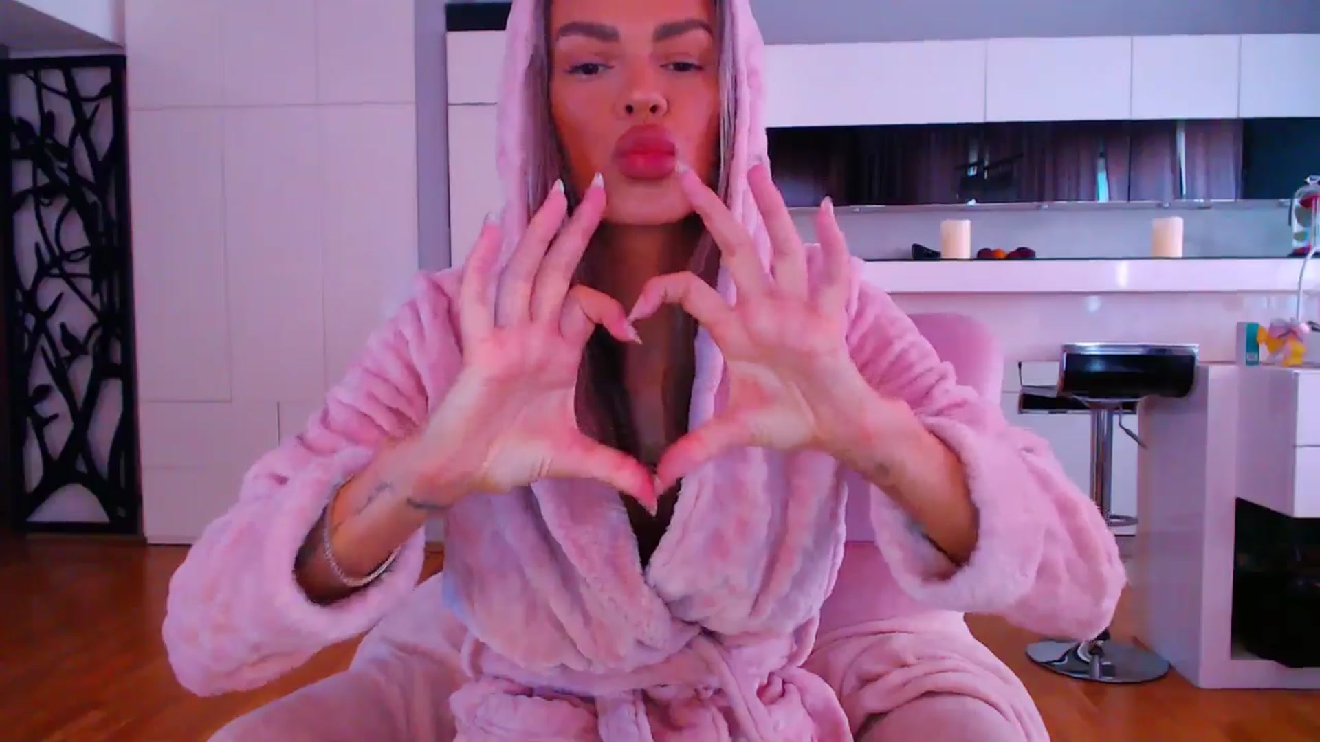 Gallery image thumbnail from D_y_y's myfreecams stream on, 05/24/2024, 04:48 image 9 of 20