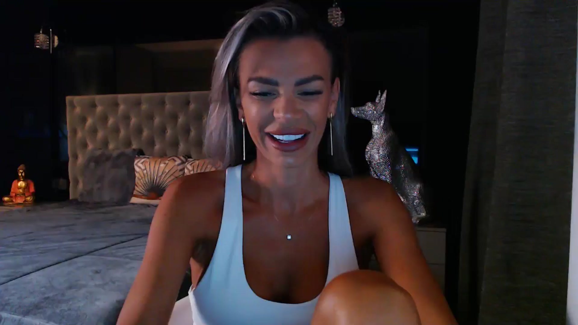 Gallery image thumbnail from D_y_y's myfreecams stream on, 08/21/2024, 05:37 image 1 of 20