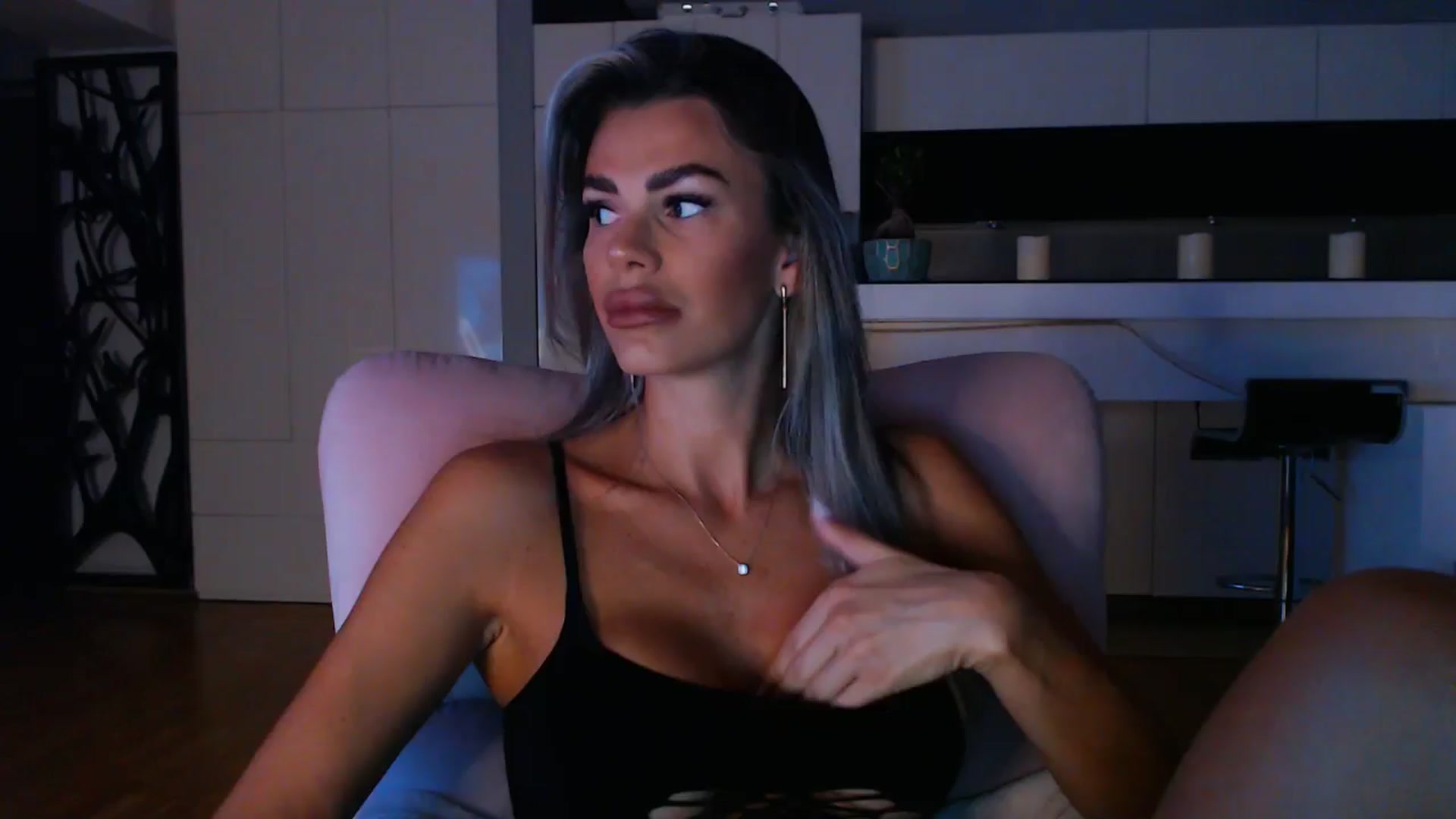 Gallery image thumbnail from D_y_y's myfreecams stream on, 09/12/2024, 04:42 image 1 of 20
