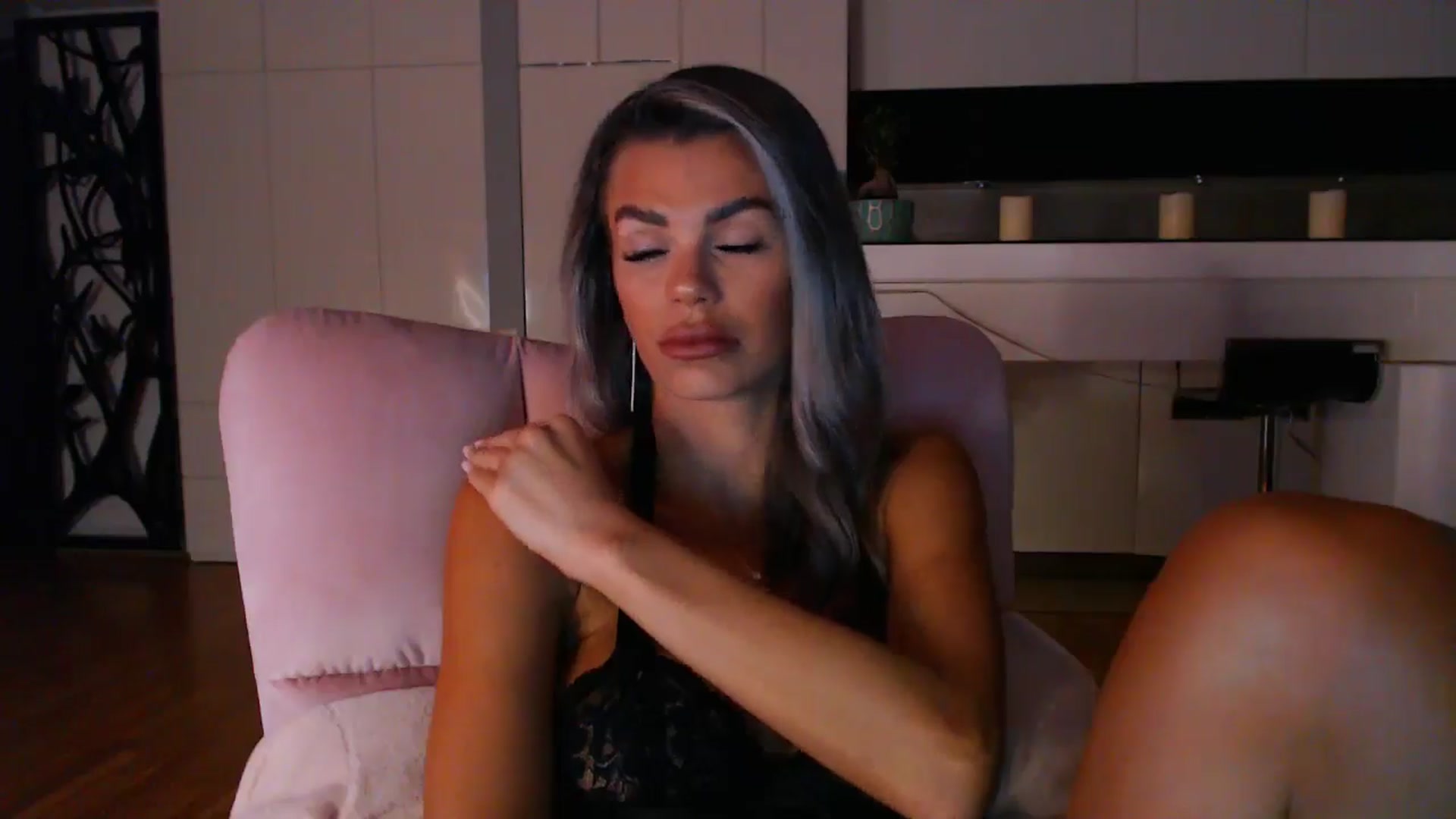 Gallery image thumbnail from D_y_y's myfreecams stream on, 09/16/2024, 03:25 image 3 of 20