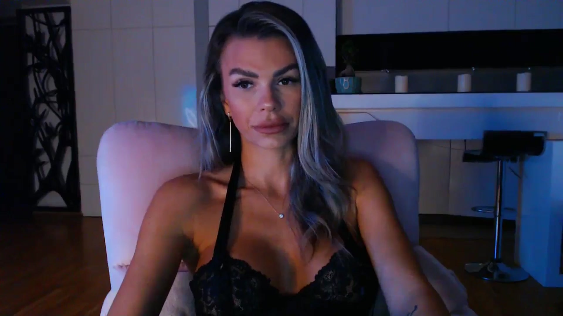 Gallery image thumbnail from D_y_y's myfreecams stream on, 09/16/2024, 03:25 image 10 of 20