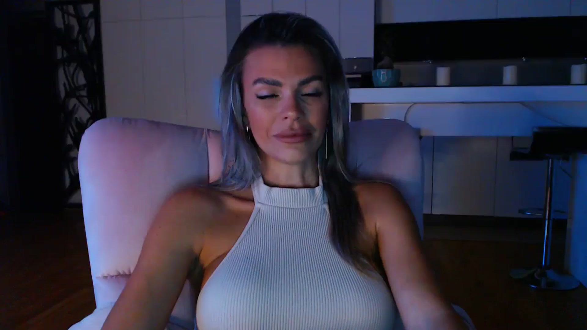 Gallery image thumbnail from D_y_y's myfreecams stream on, 09/20/2024, 04:27 image 13 of 20