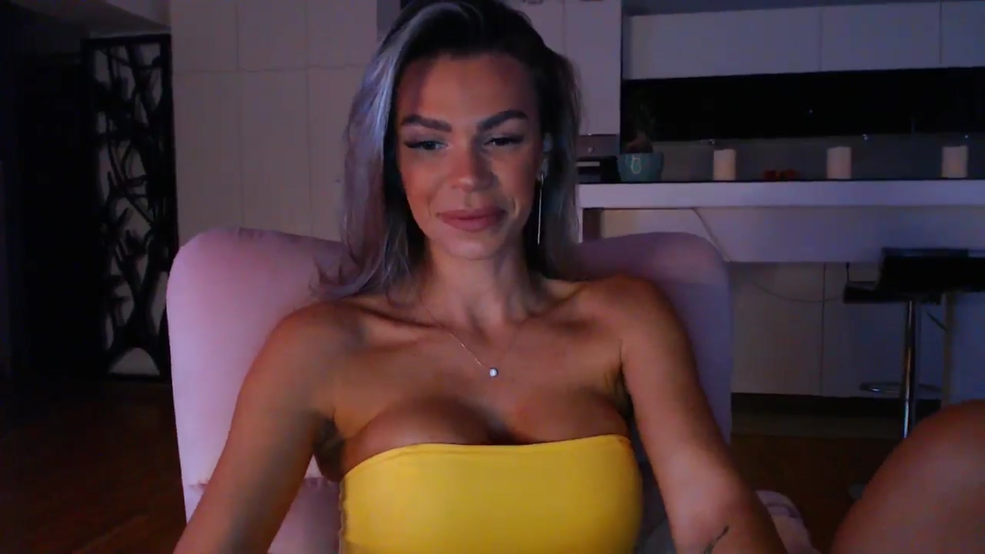 Gallery image thumbnail from D_y_y's myfreecams stream on, 09/28/2024, 04:17 image 18 of 20