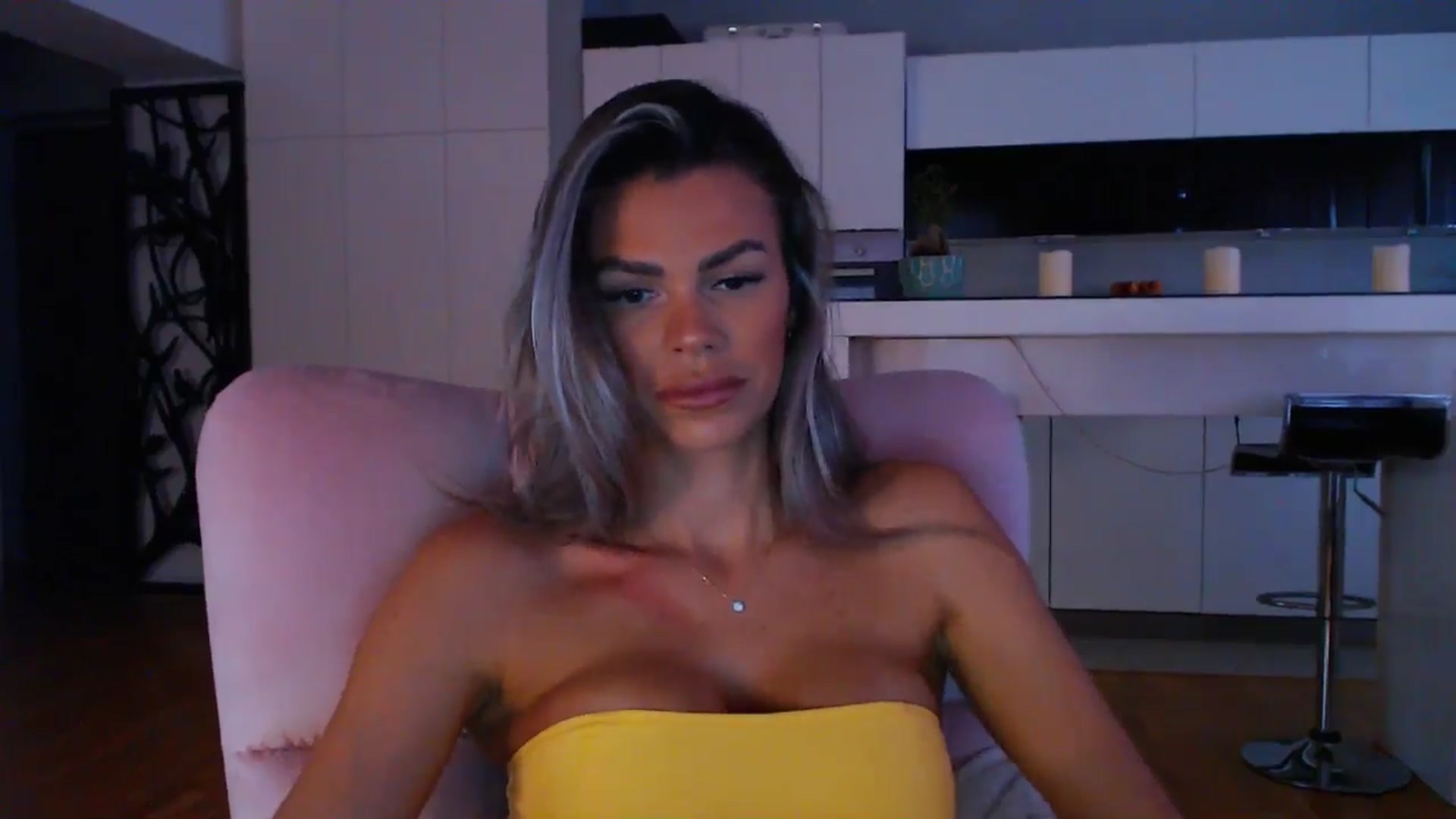 Gallery image thumbnail from D_y_y's myfreecams stream on, 09/28/2024, 04:51 image 17 of 20