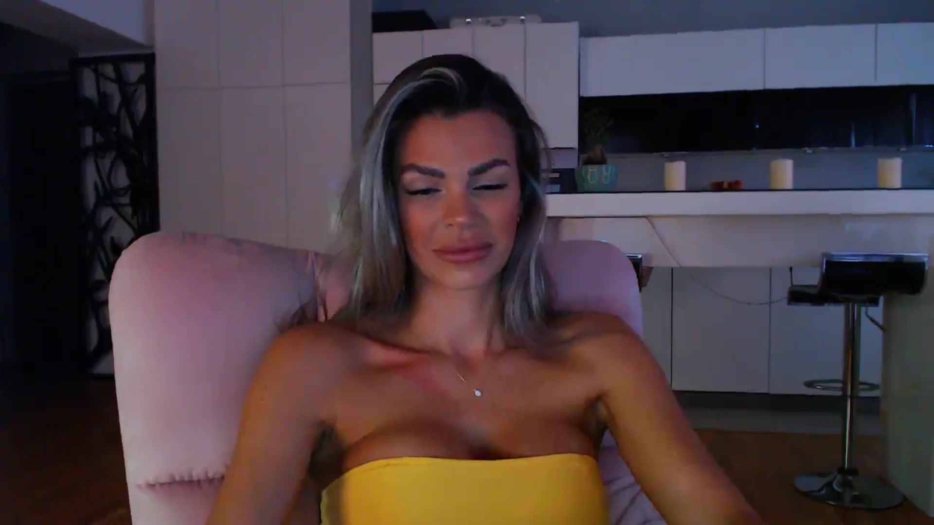 Gallery image thumbnail from D_y_y's myfreecams stream on, 09/28/2024, 04:51 image 16 of 20