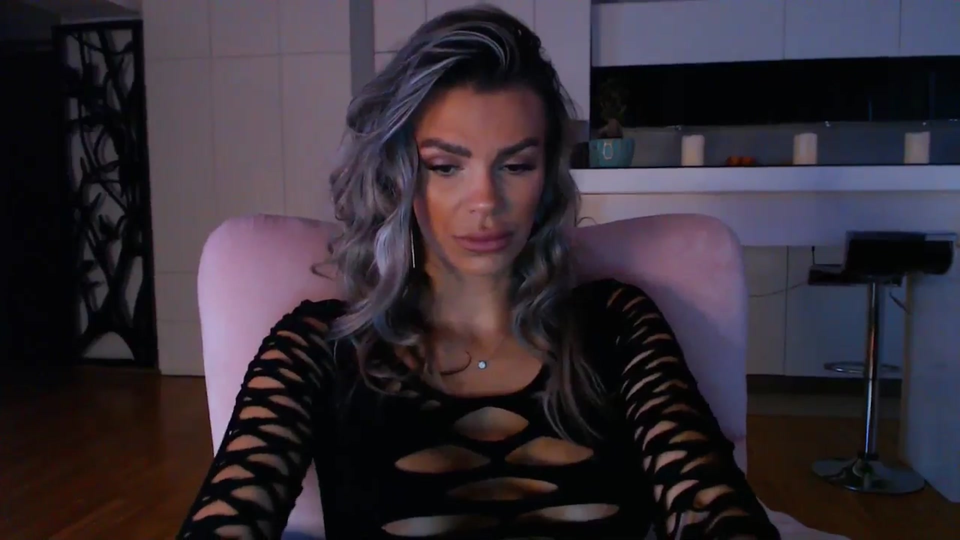 Gallery image thumbnail from D_y_y's myfreecams stream on, 10/01/2024, 04:57 image 18 of 20