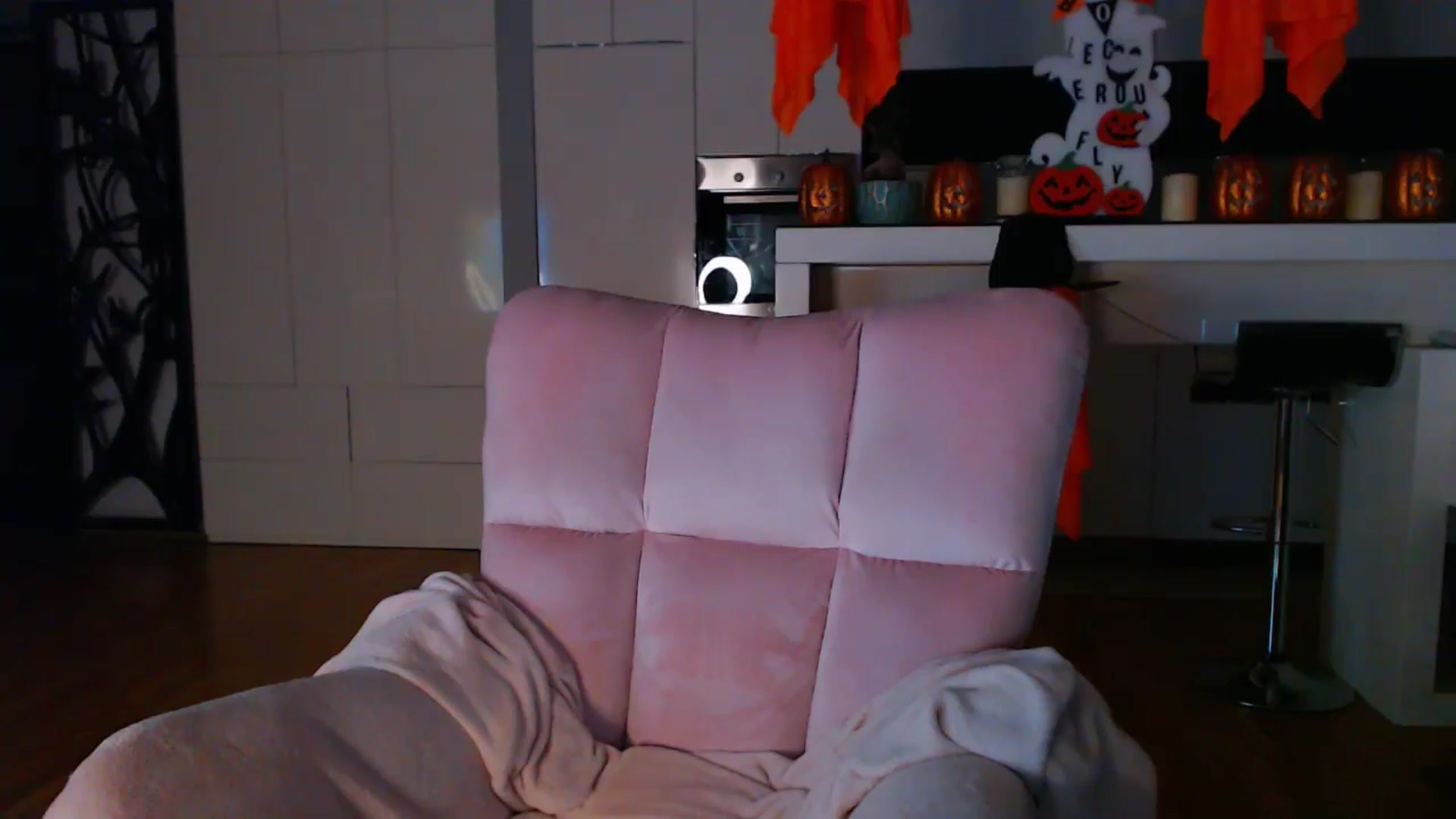 Gallery image thumbnail from D_y_y's myfreecams stream on, 10/13/2024, 03:46 image 10 of 20