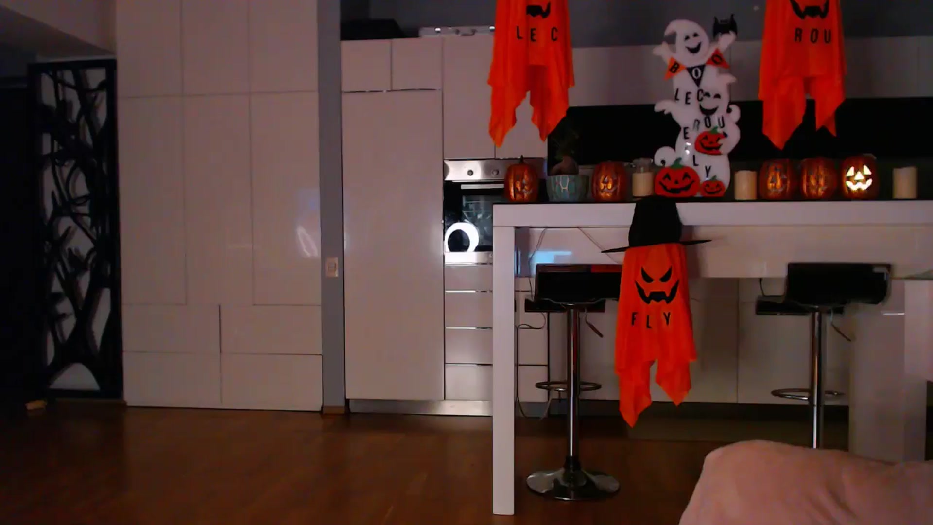 Gallery image thumbnail from D_y_y's myfreecams stream on, 10/19/2024, 04:36 image 3 of 20