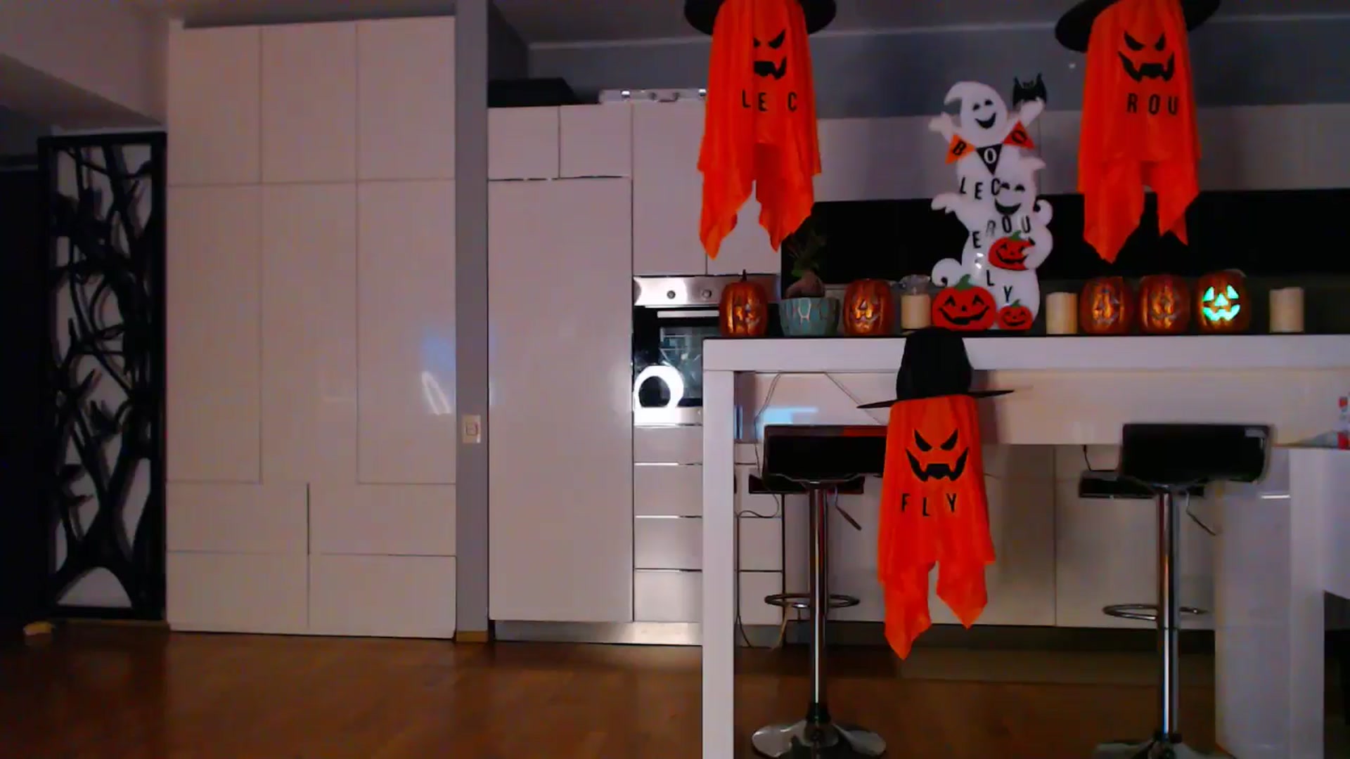 Gallery image thumbnail from D_y_y's myfreecams stream on, 10/19/2024, 04:36 image 7 of 20