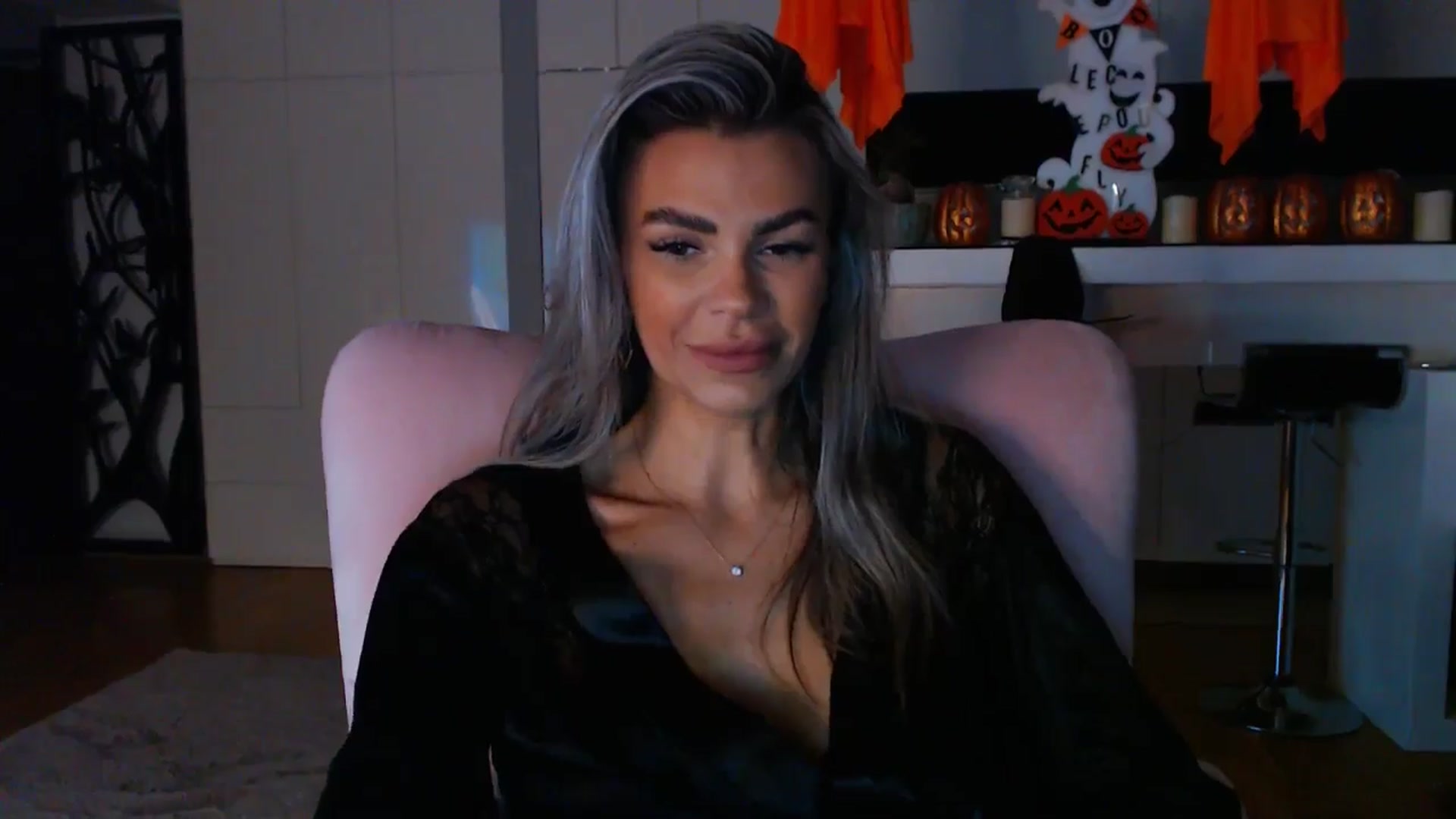 Gallery image thumbnail from D_y_y's myfreecams stream on, 10/24/2024, 05:01 image 13 of 20