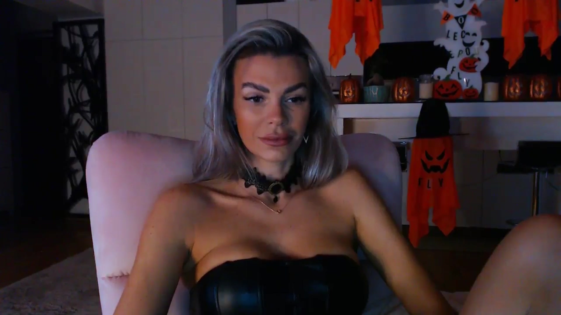 Gallery image thumbnail from D_y_y's myfreecams stream on, 10/25/2024, 04:52 image 13 of 20