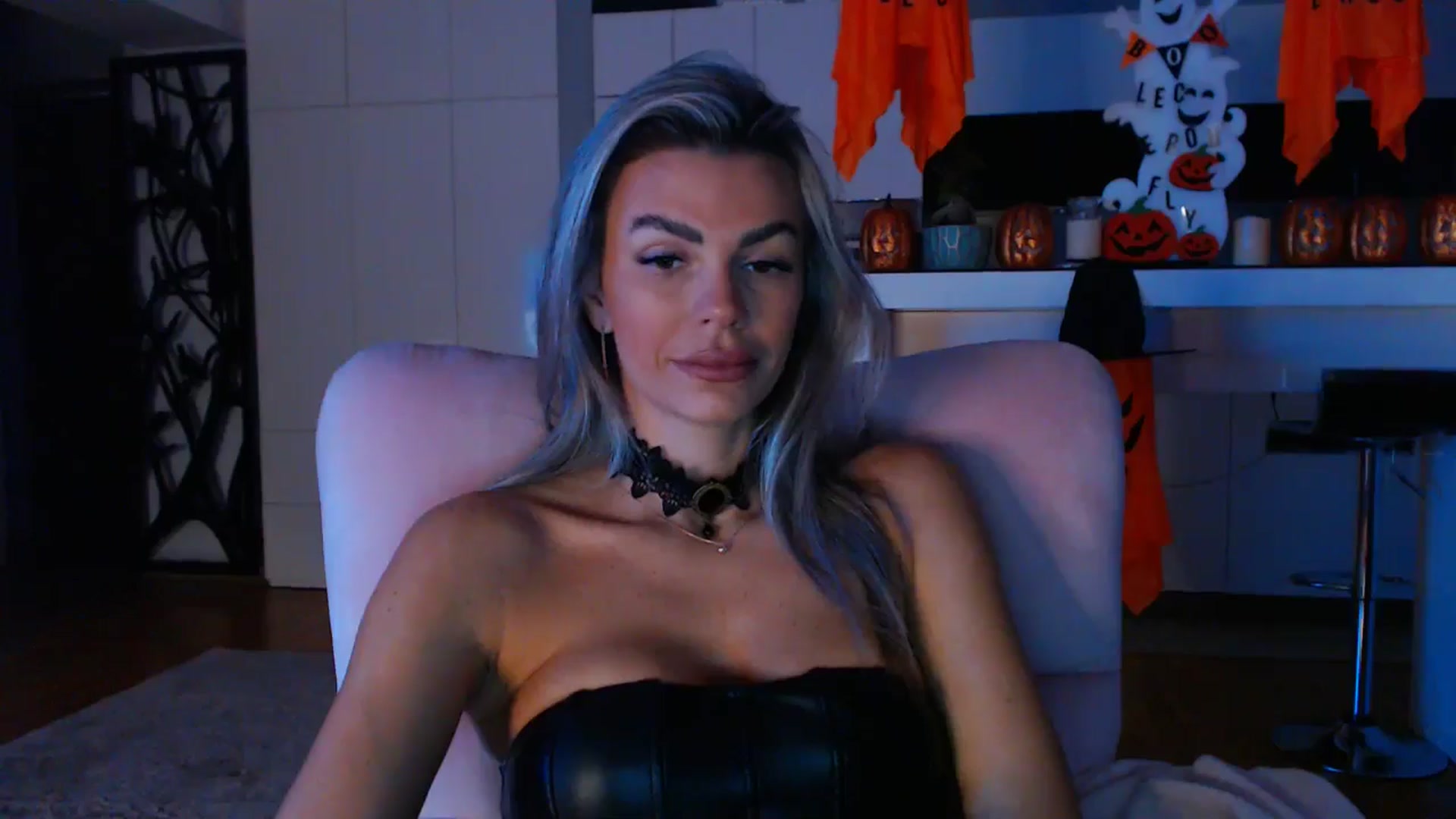 Gallery image thumbnail from D_y_y's myfreecams stream on, 10/25/2024, 04:52 image 18 of 20