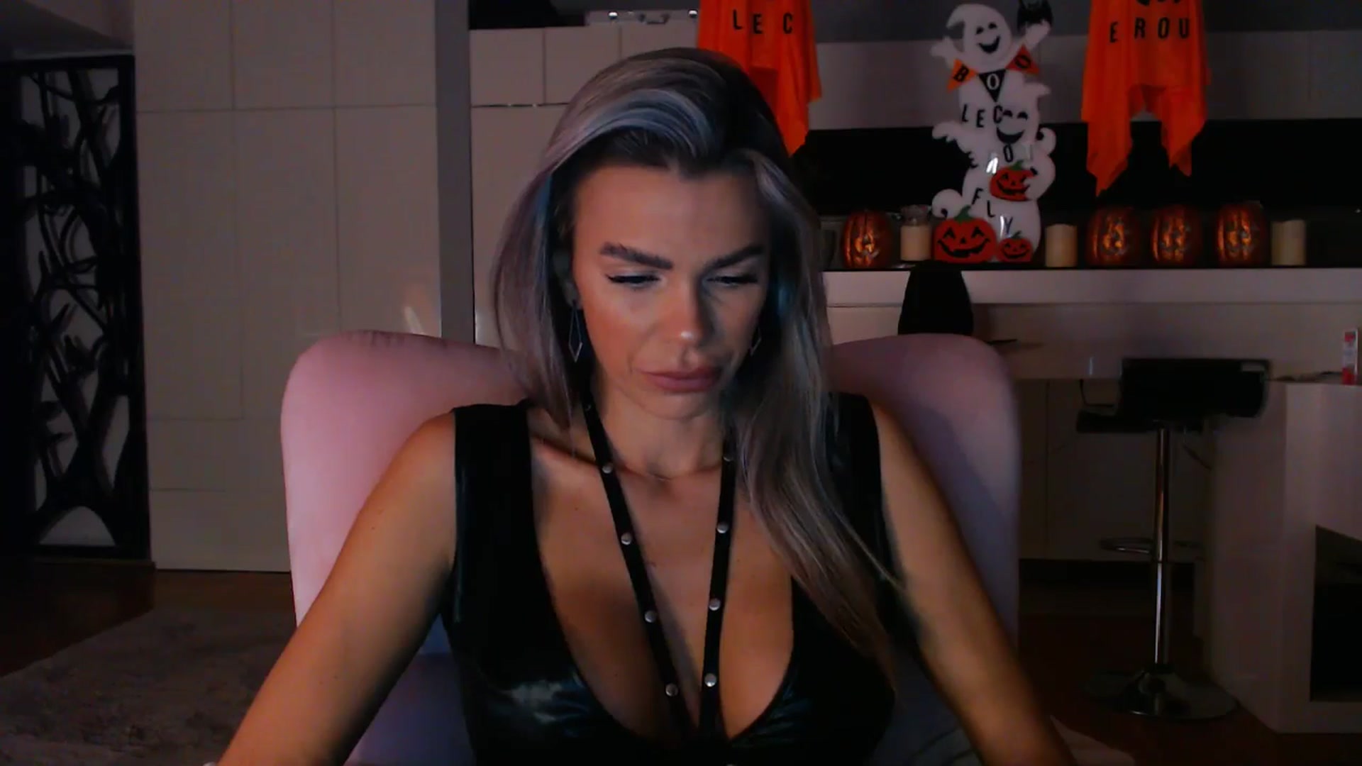 Gallery image thumbnail from D_y_y's myfreecams stream on, 10/30/2024, 04:12 image 2 of 20